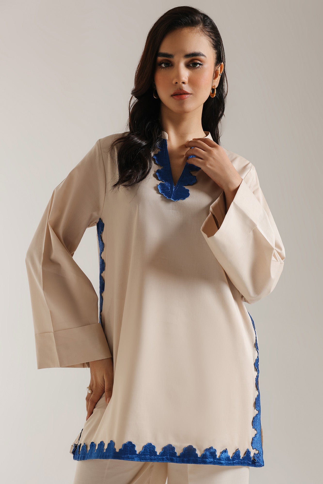 EMBROIDERED SHIRT (E102/007/5879)