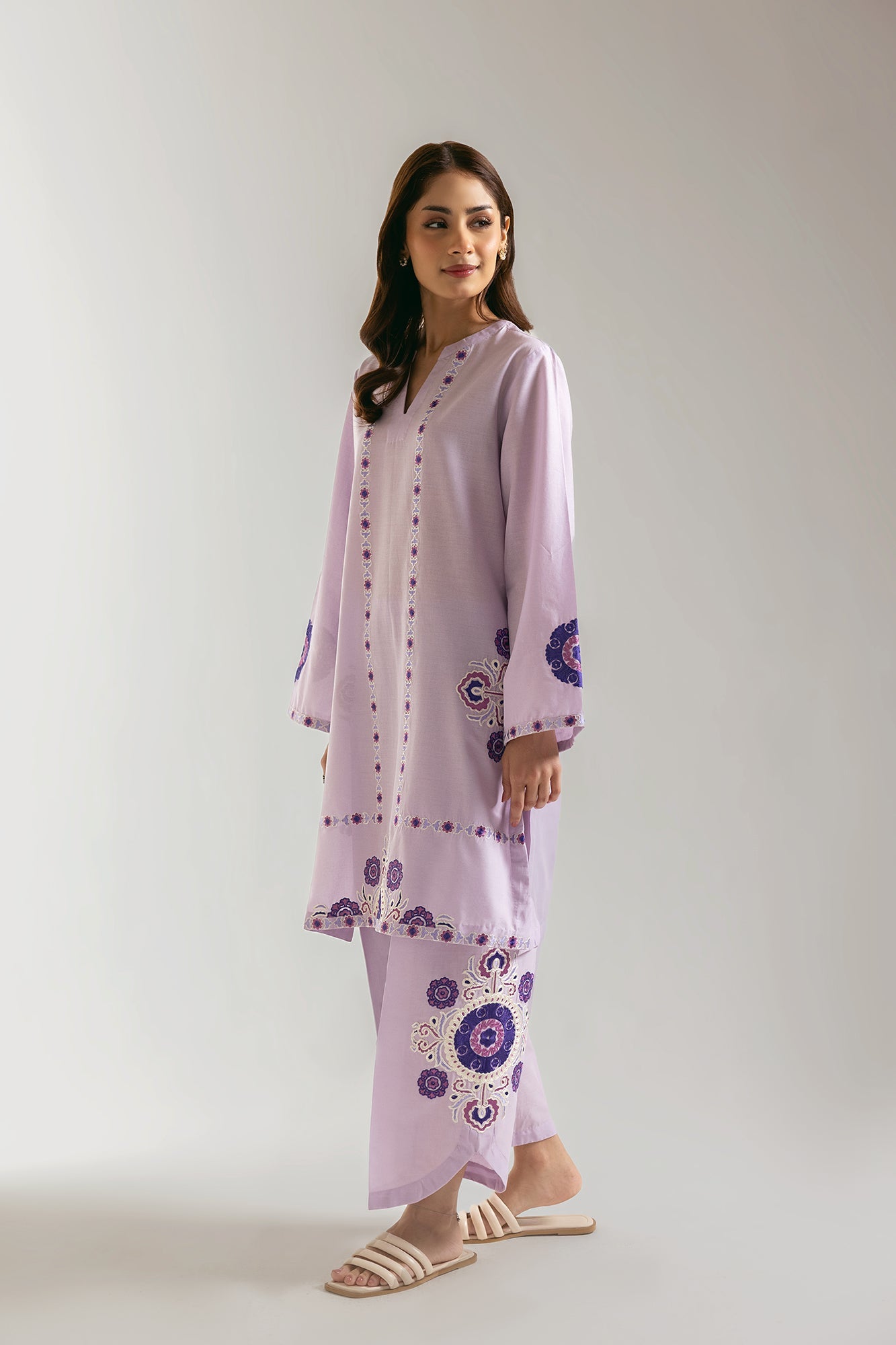 EMBROIDERED SUIT (E102/531/6090)