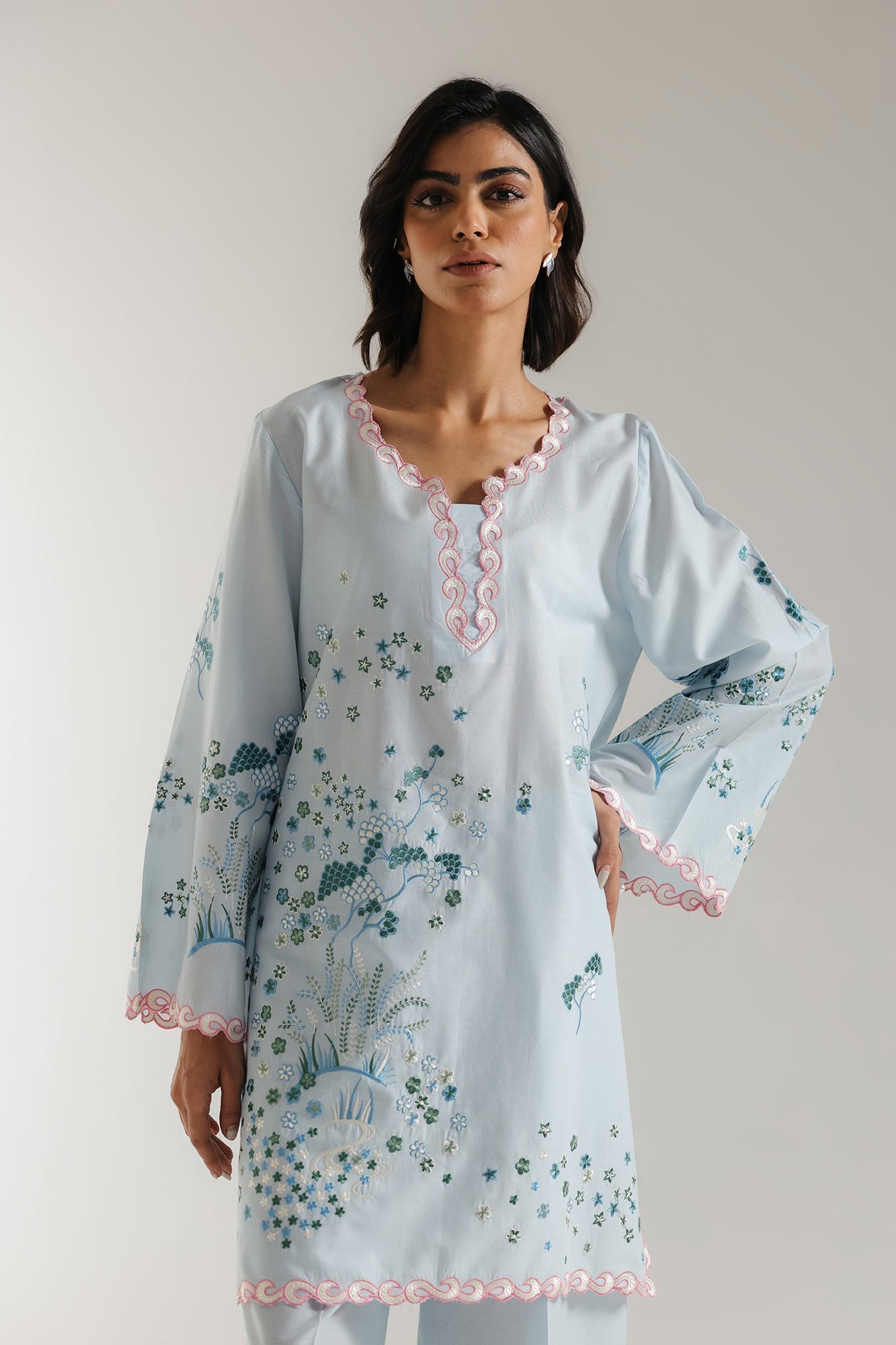 EMBROIDERED SUIT (E102/617/6093)