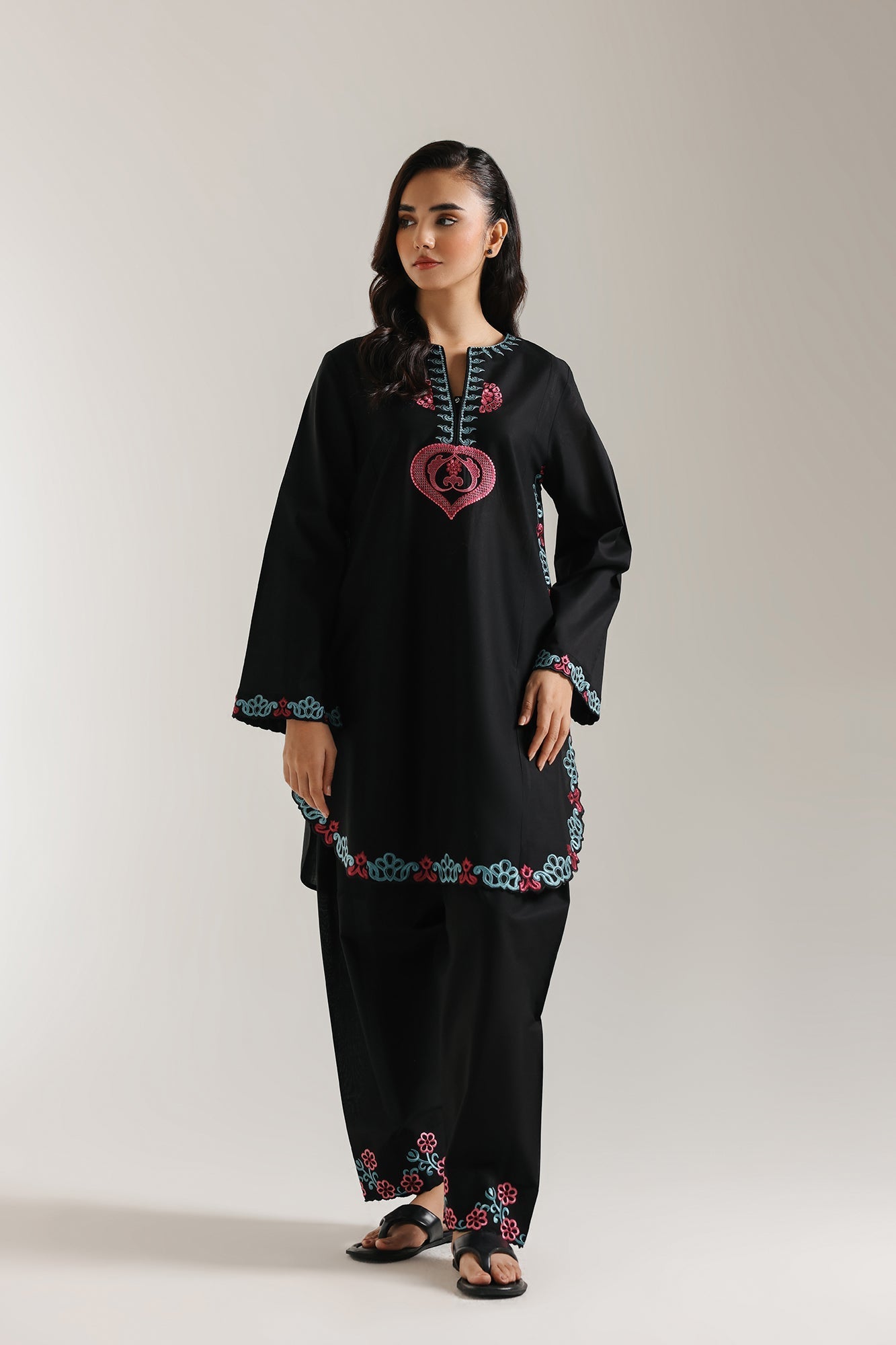 EMBROIDERED SUIT (E102/902/6112)