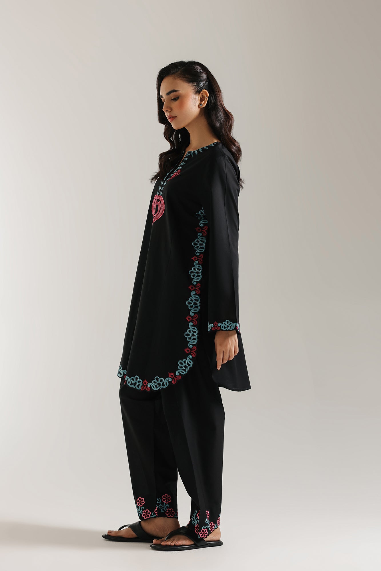 EMBROIDERED SUIT (E102/902/6112)