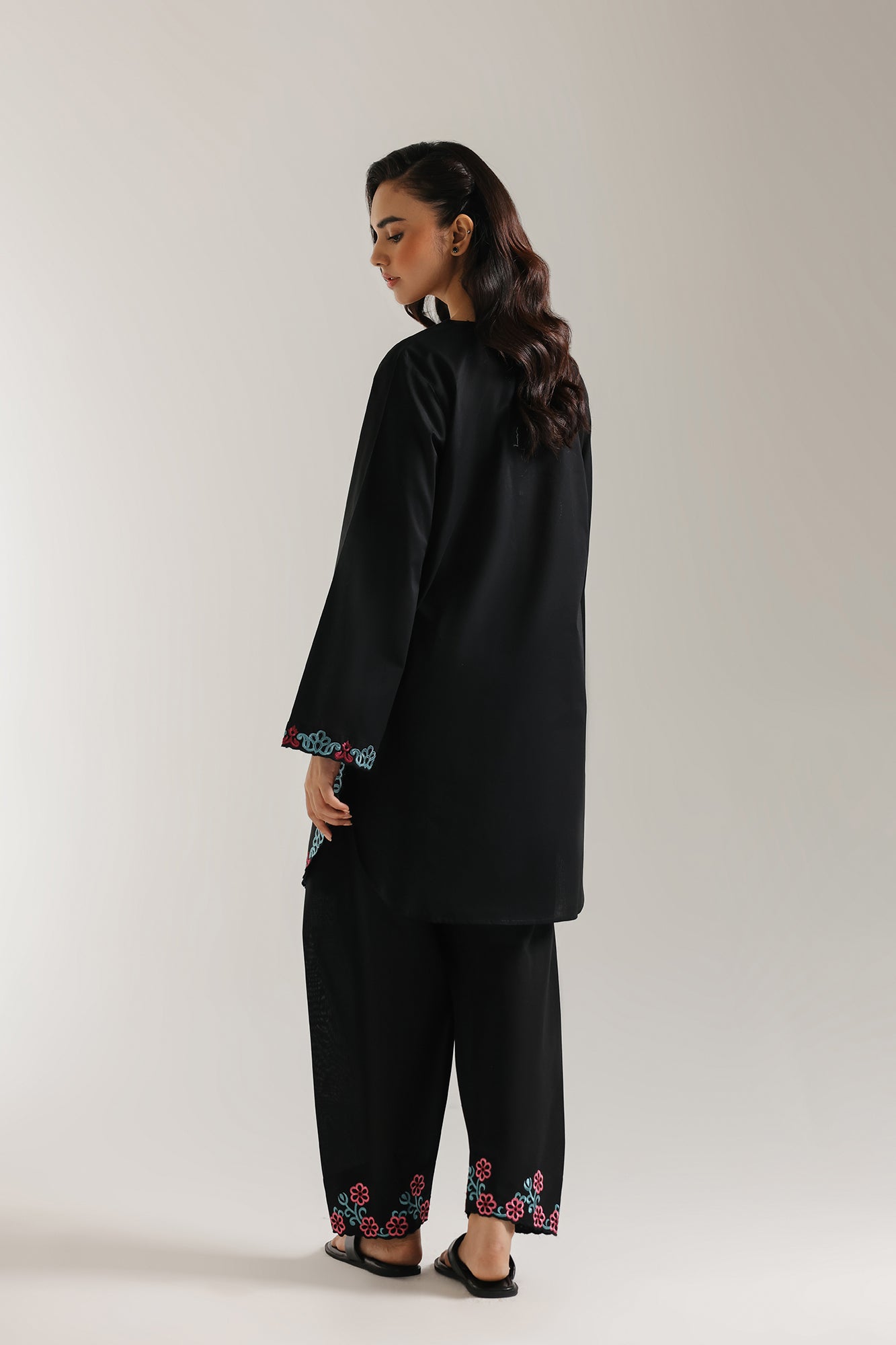 EMBROIDERED SUIT (E102/902/6112)