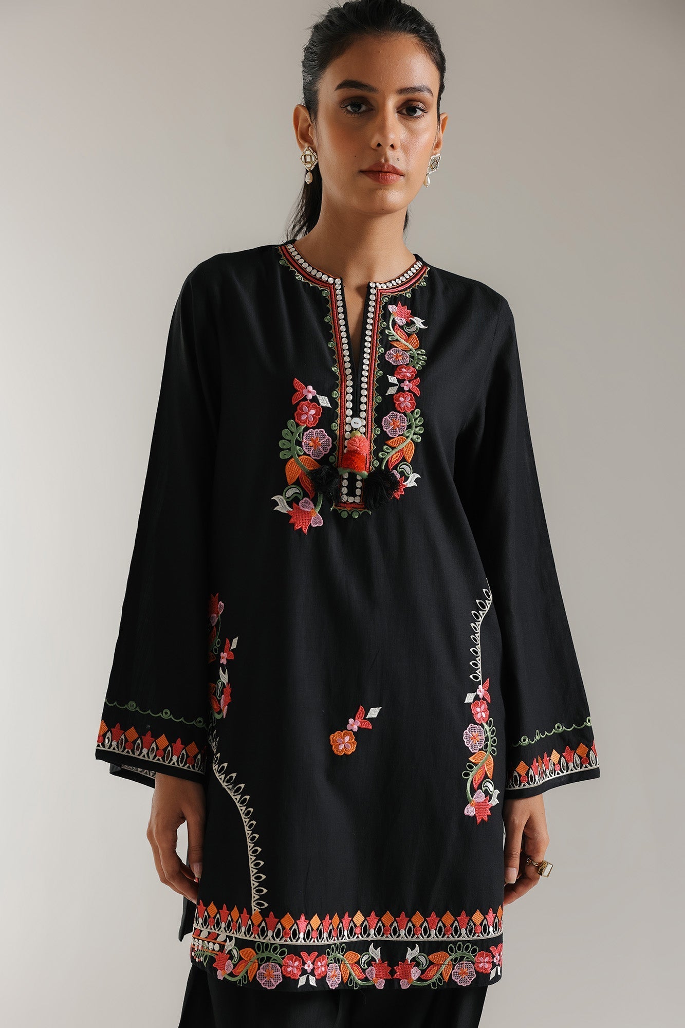EMBROIDERED SUIT (E6147/102/901)