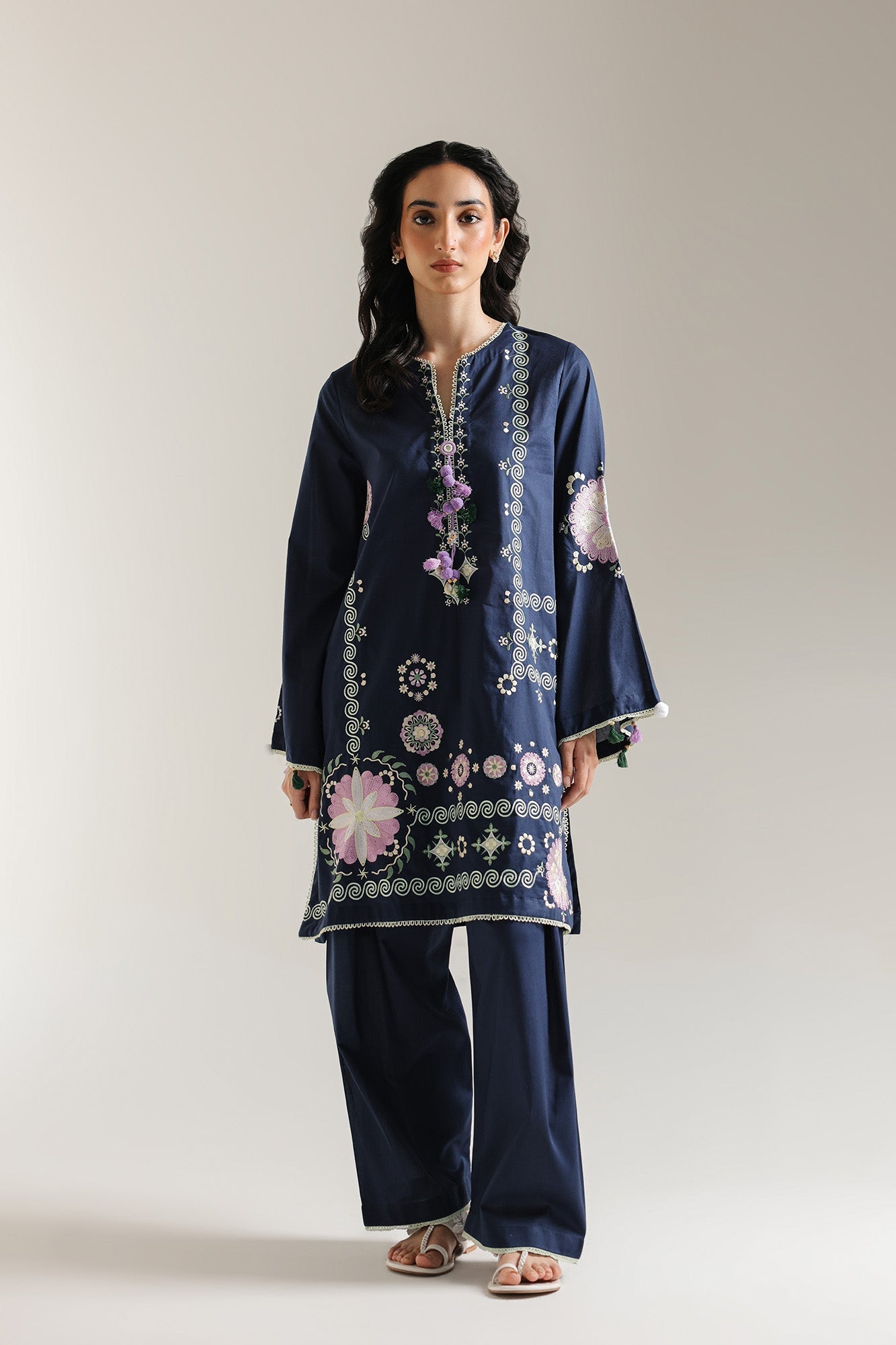 EMBROIDERED SUIT (E6152/102/603)