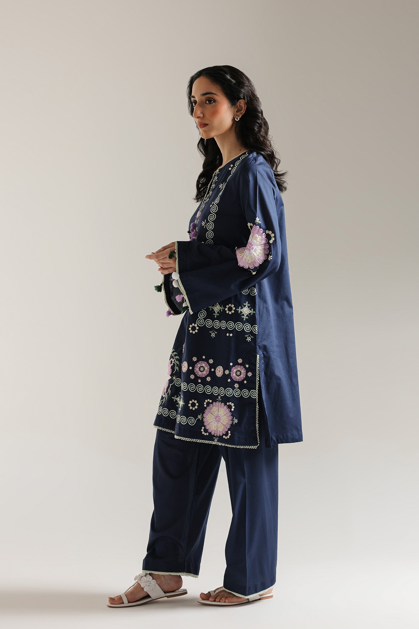 EMBROIDERED SUIT (E6152/102/603)