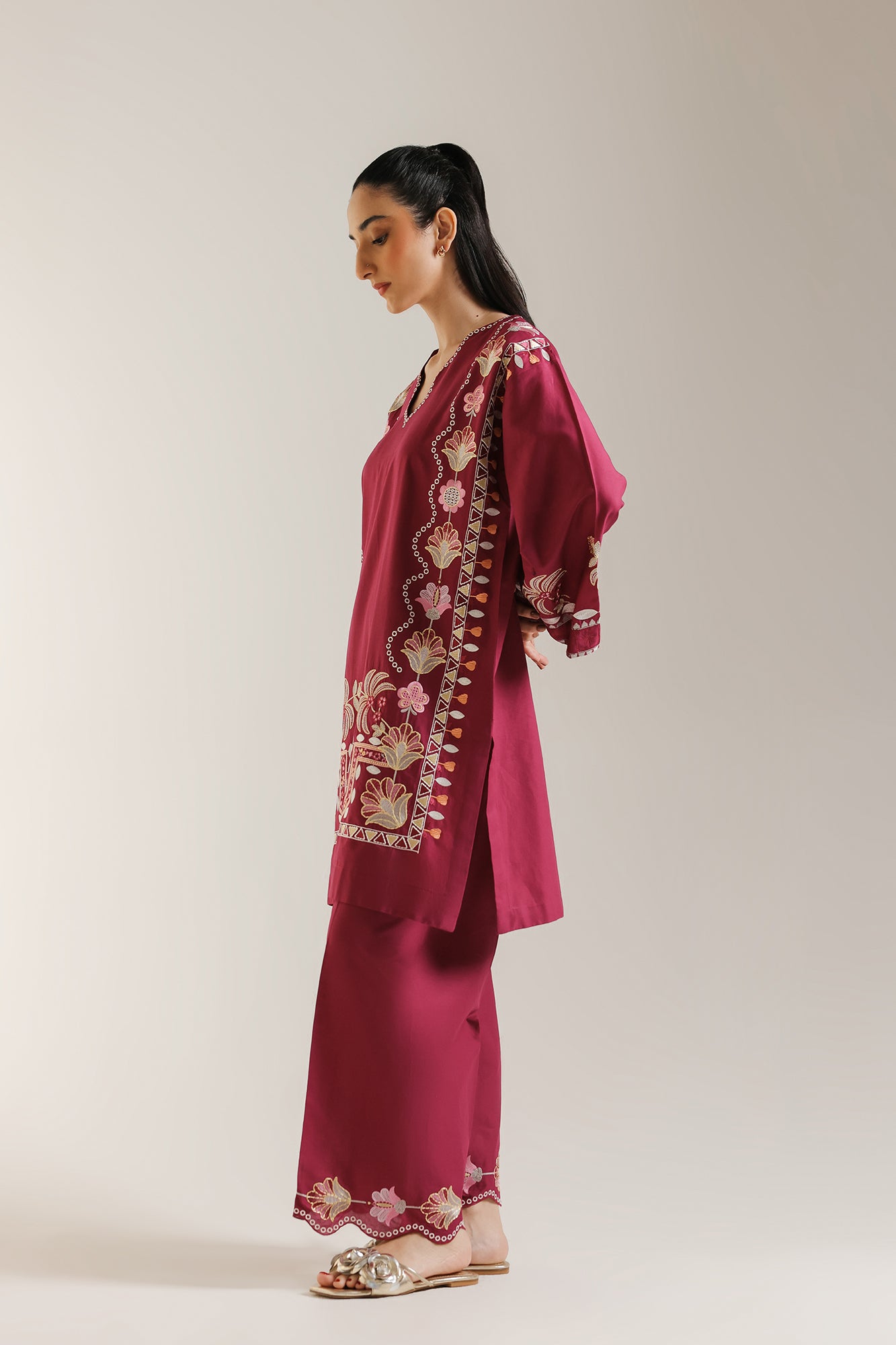 EMBROIDERED SUIT (E6189/102/521)