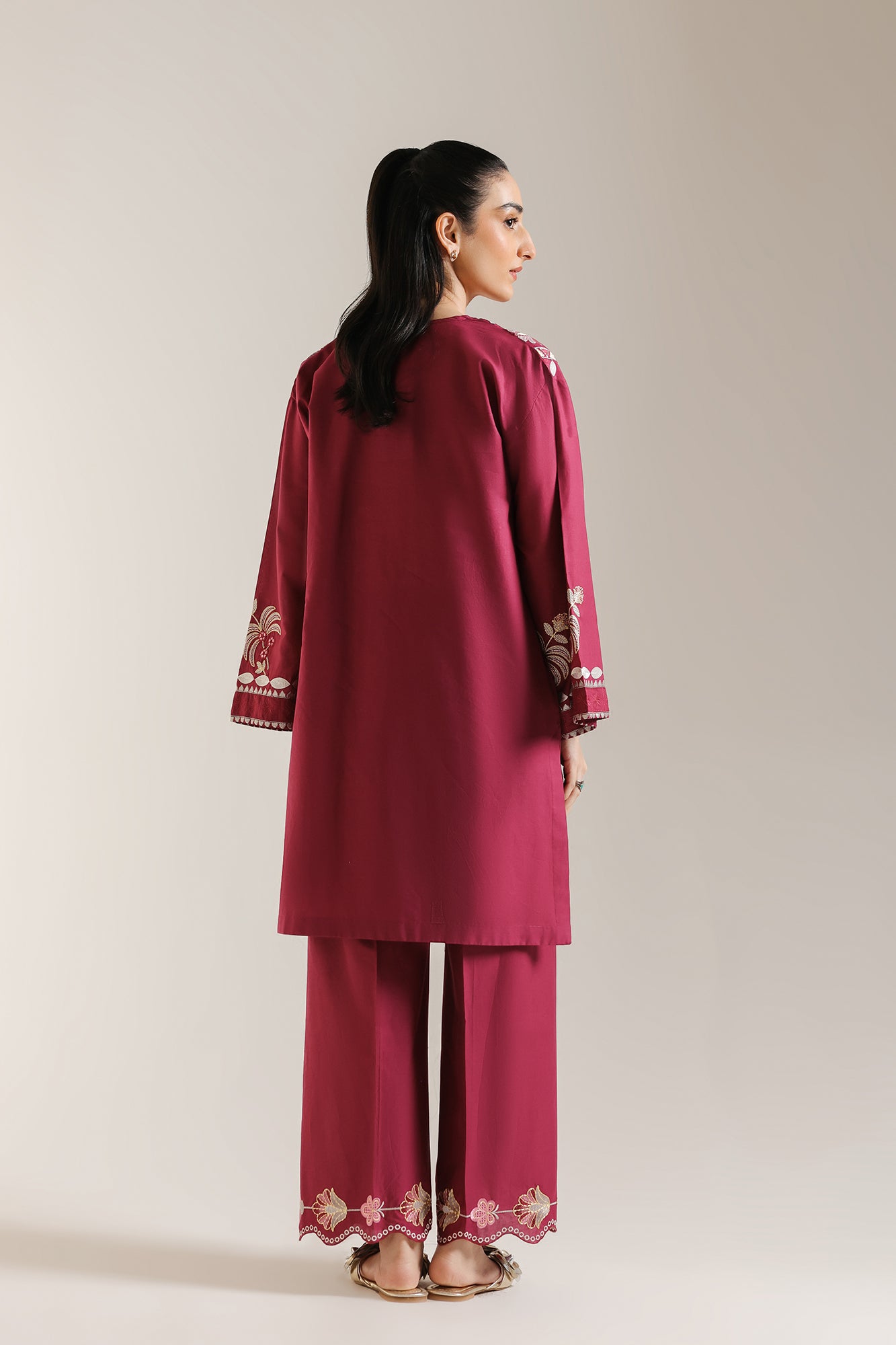 EMBROIDERED SUIT (E6189/102/521)