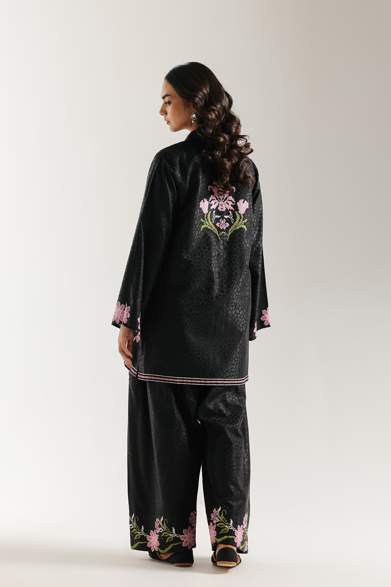 EMBROIDERED SUIT (E6627/102/902)