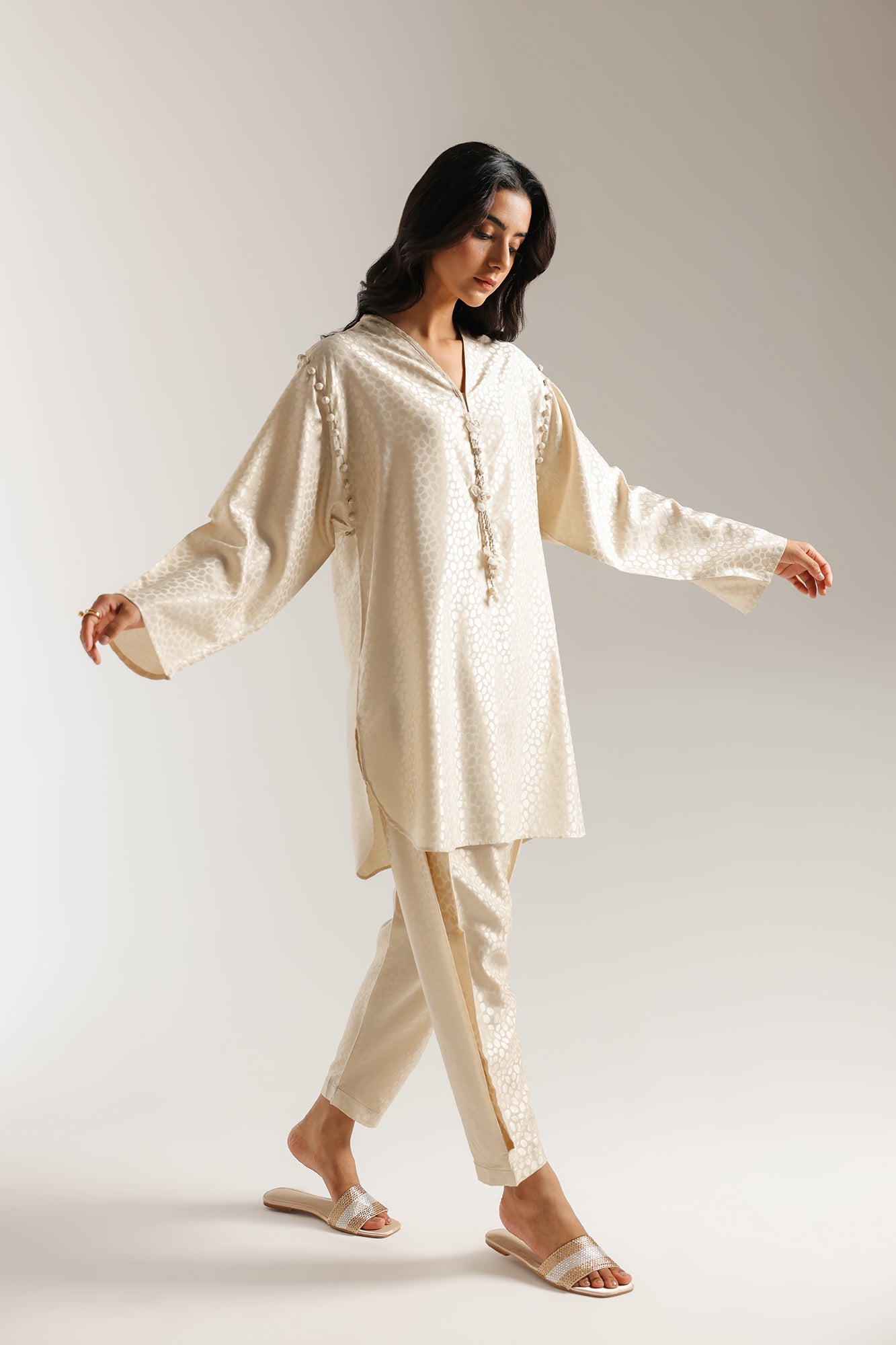 EMBROIDERED SUIT (E6633/102/005)