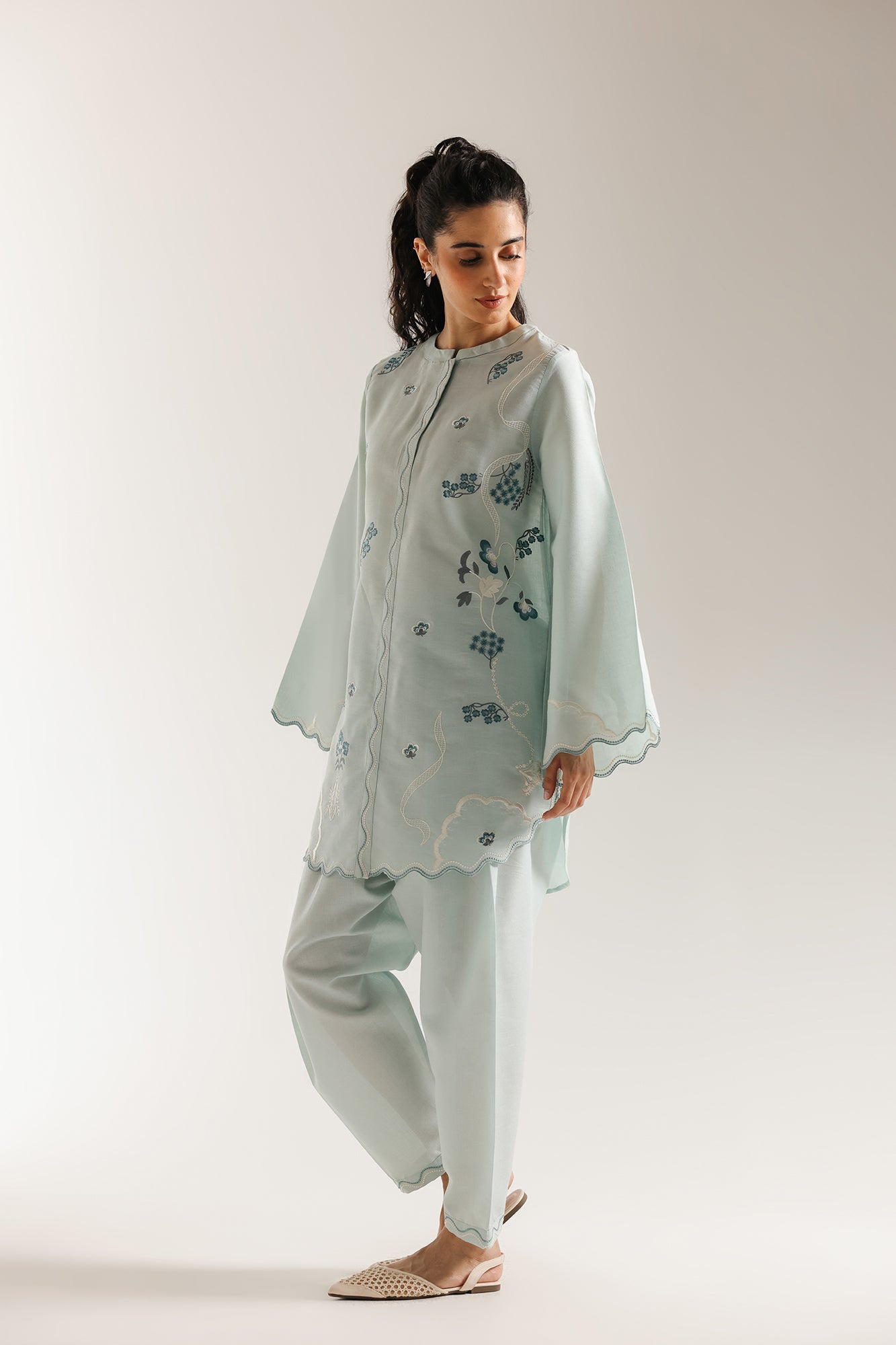 EMBROIDERED SUIT (E6641/102/719)