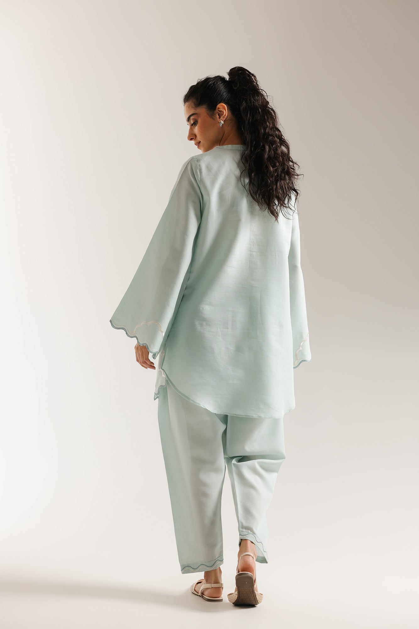 EMBROIDERED SUIT (E6641/102/719)