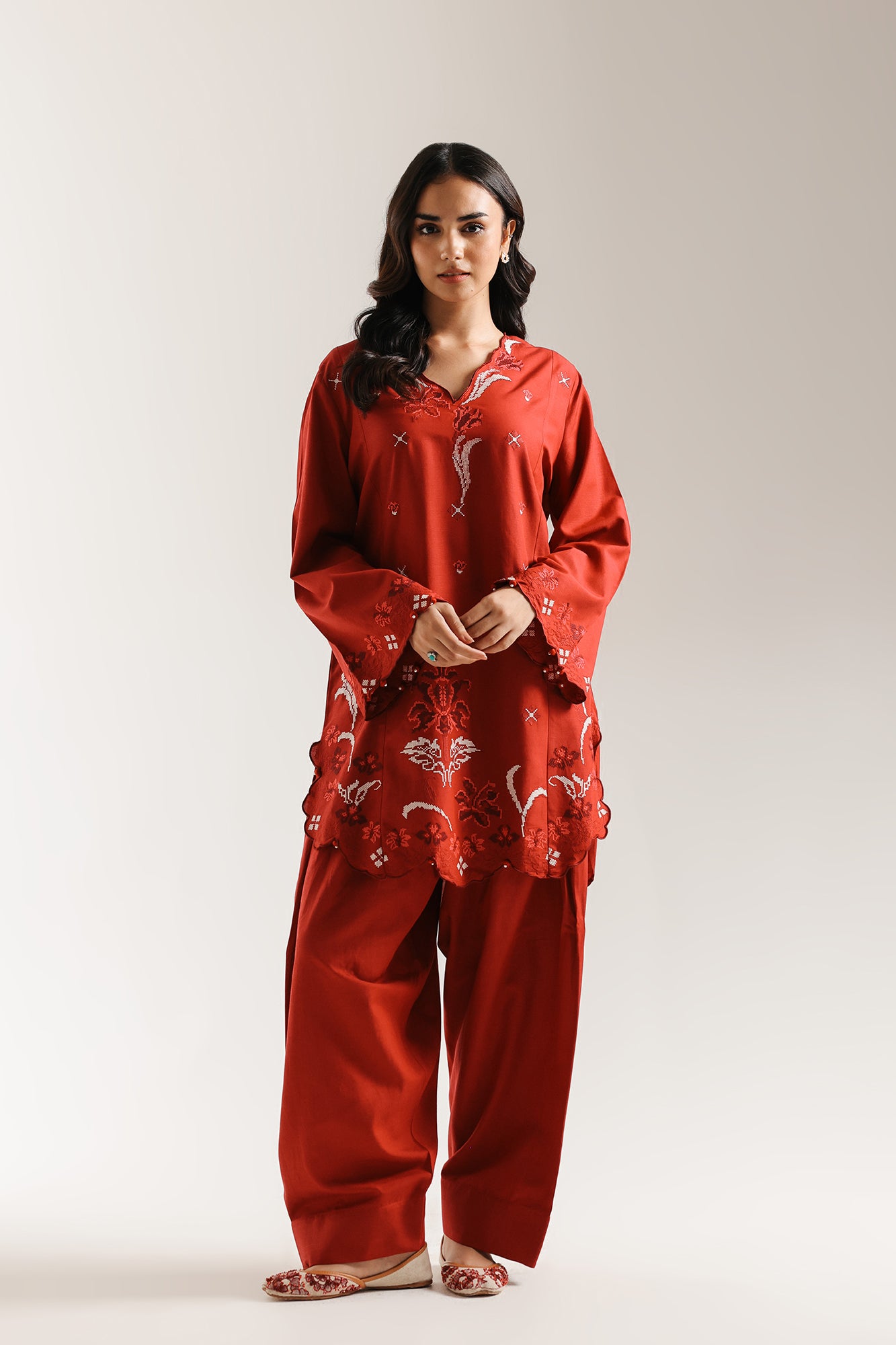 EMBROIDERED SUIT (E6652/102/301)