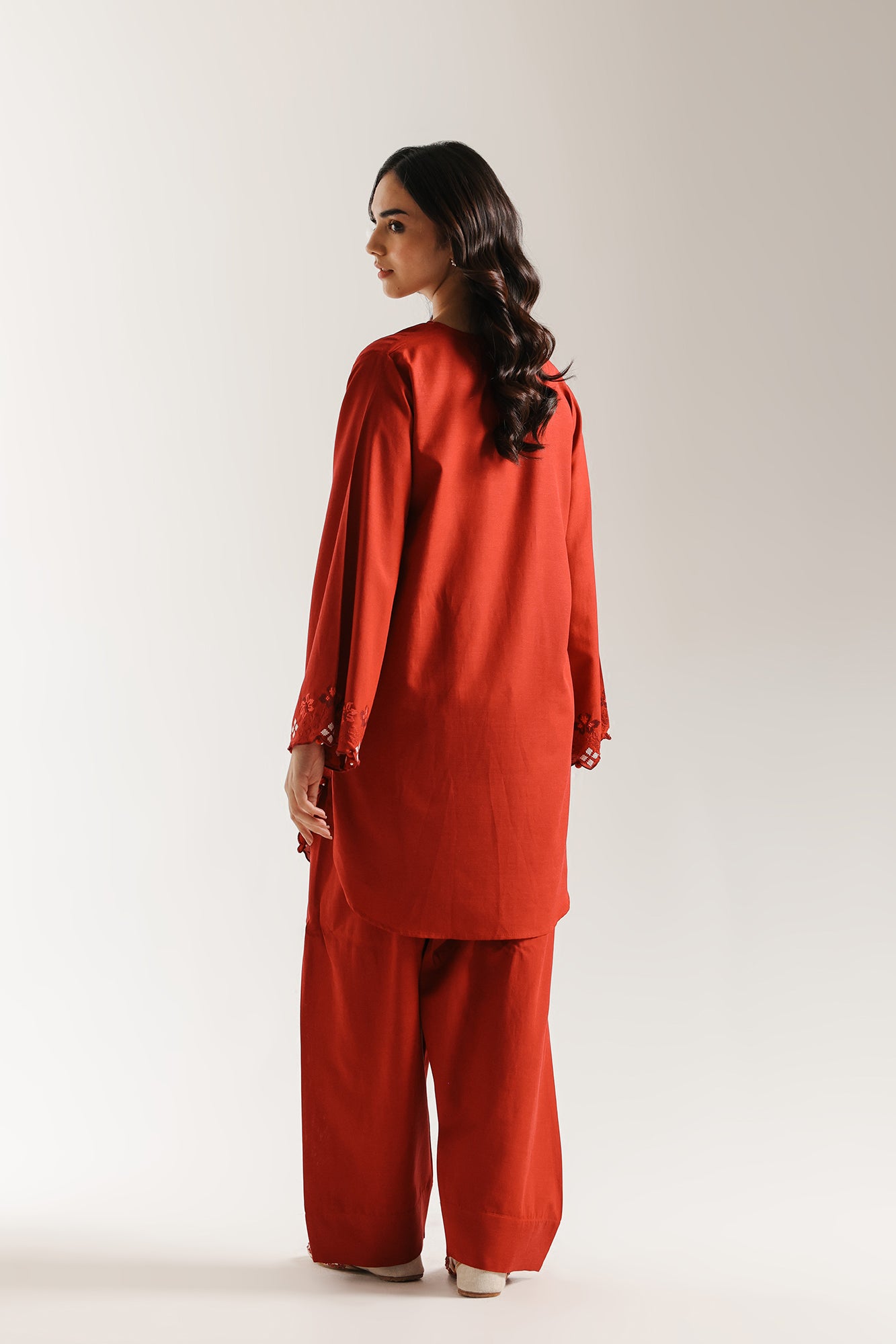 EMBROIDERED SUIT (E6652/102/301)