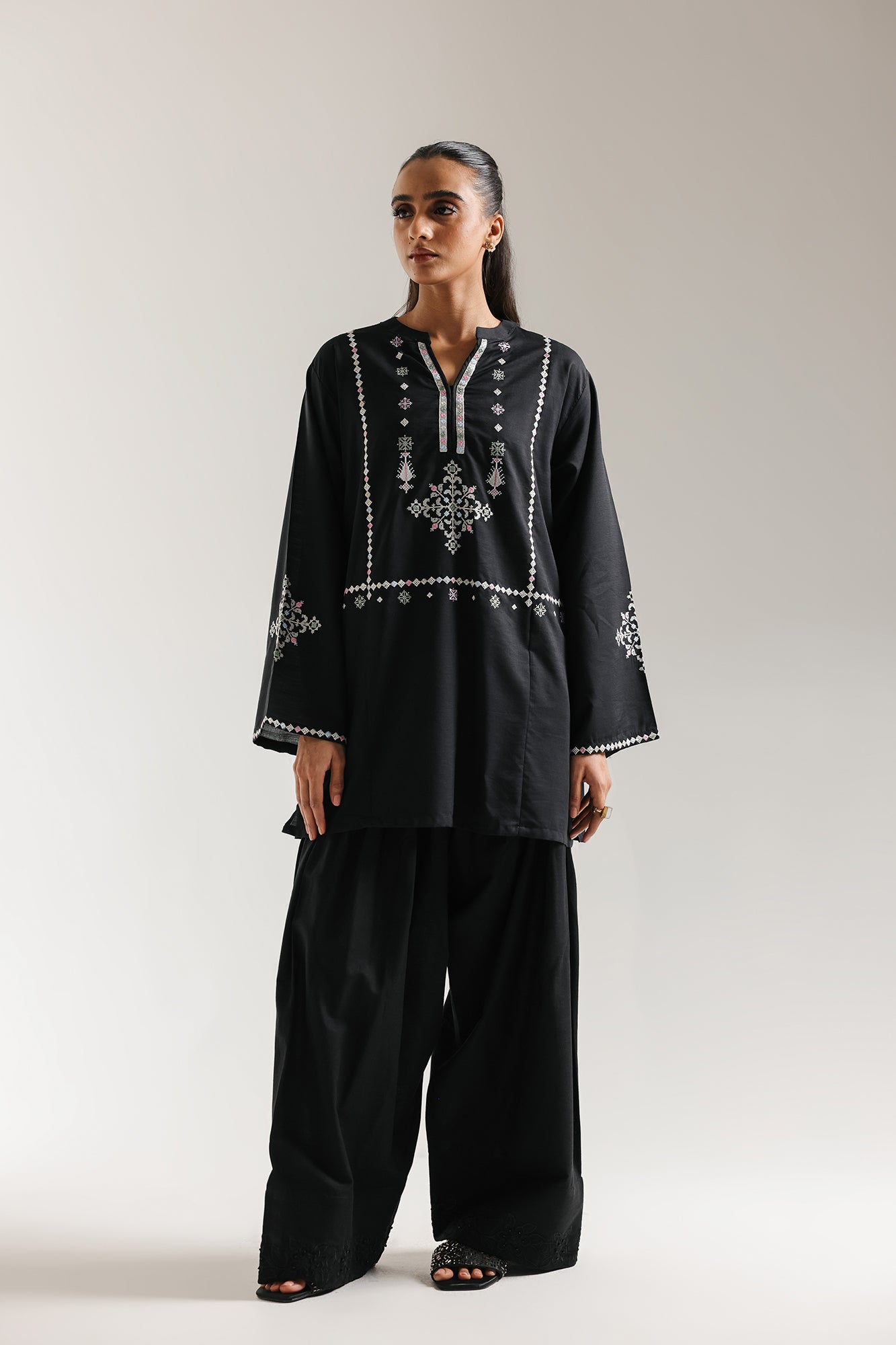 EMBROIDERED KURTI (E6656/102/902)