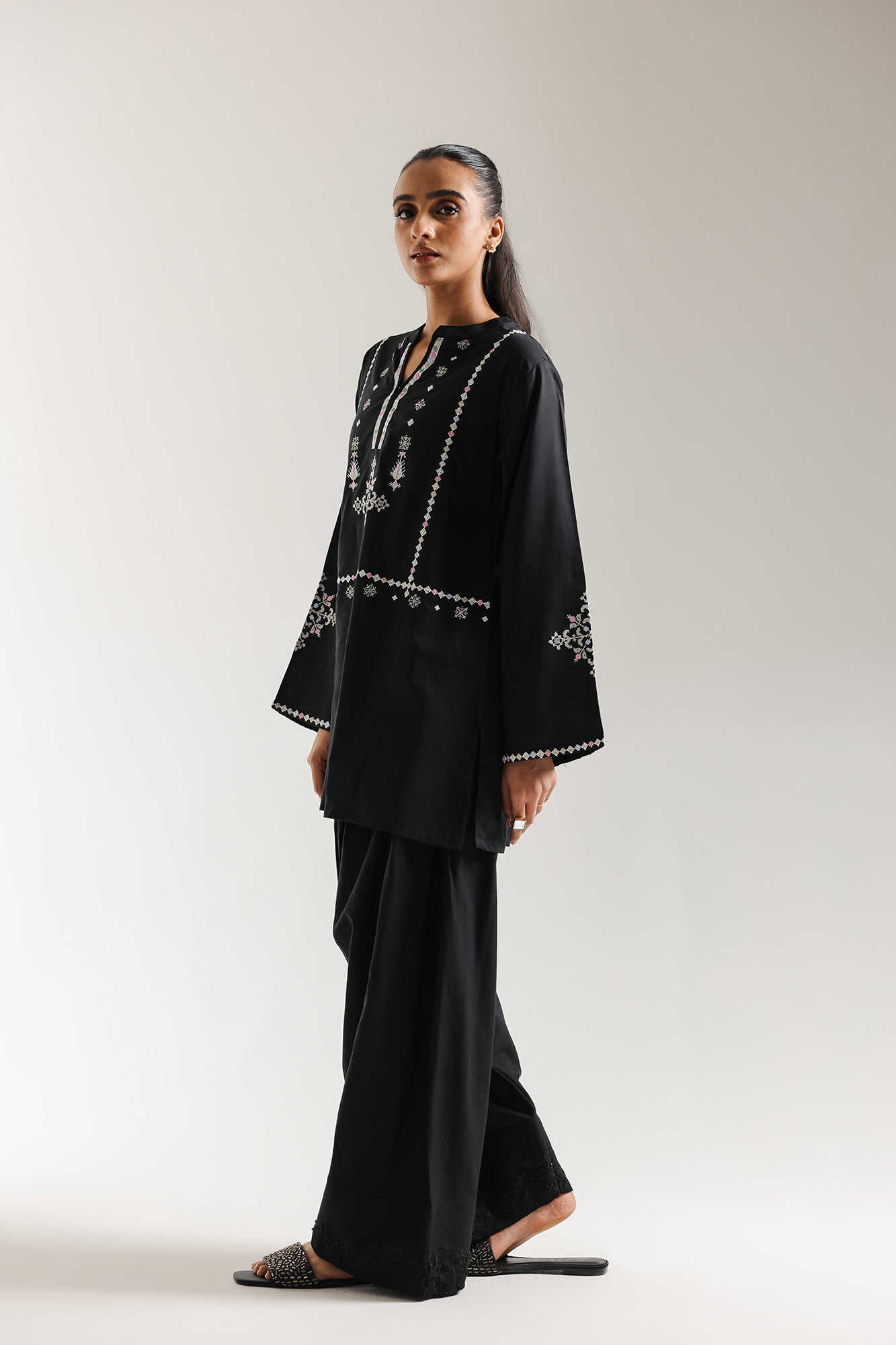 EMBROIDERED KURTI (E6656/102/902)