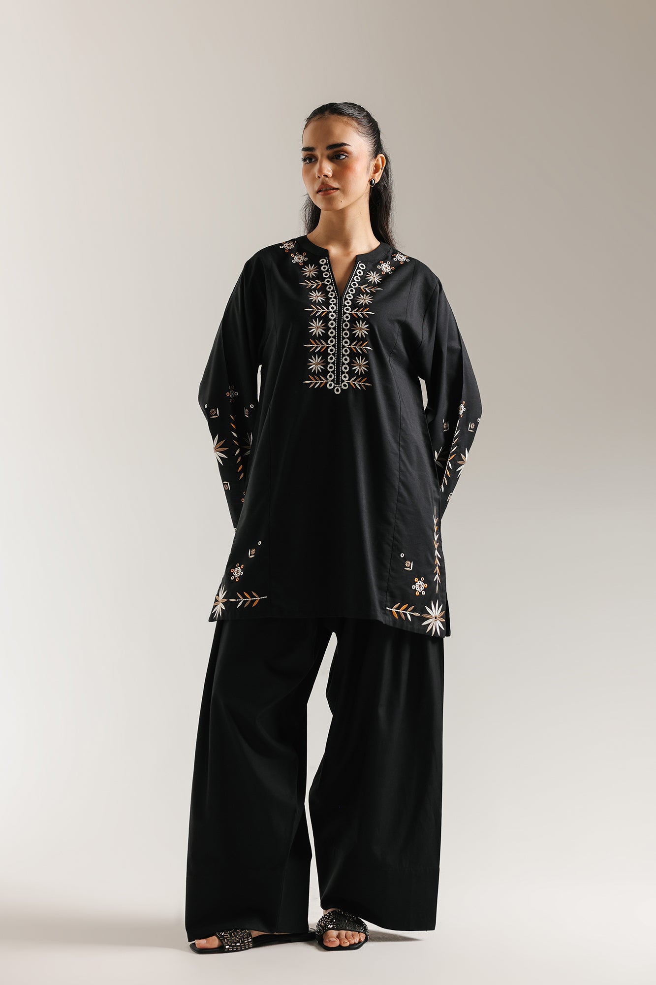 EMBROIDERED KURTI (E6657/102/902)