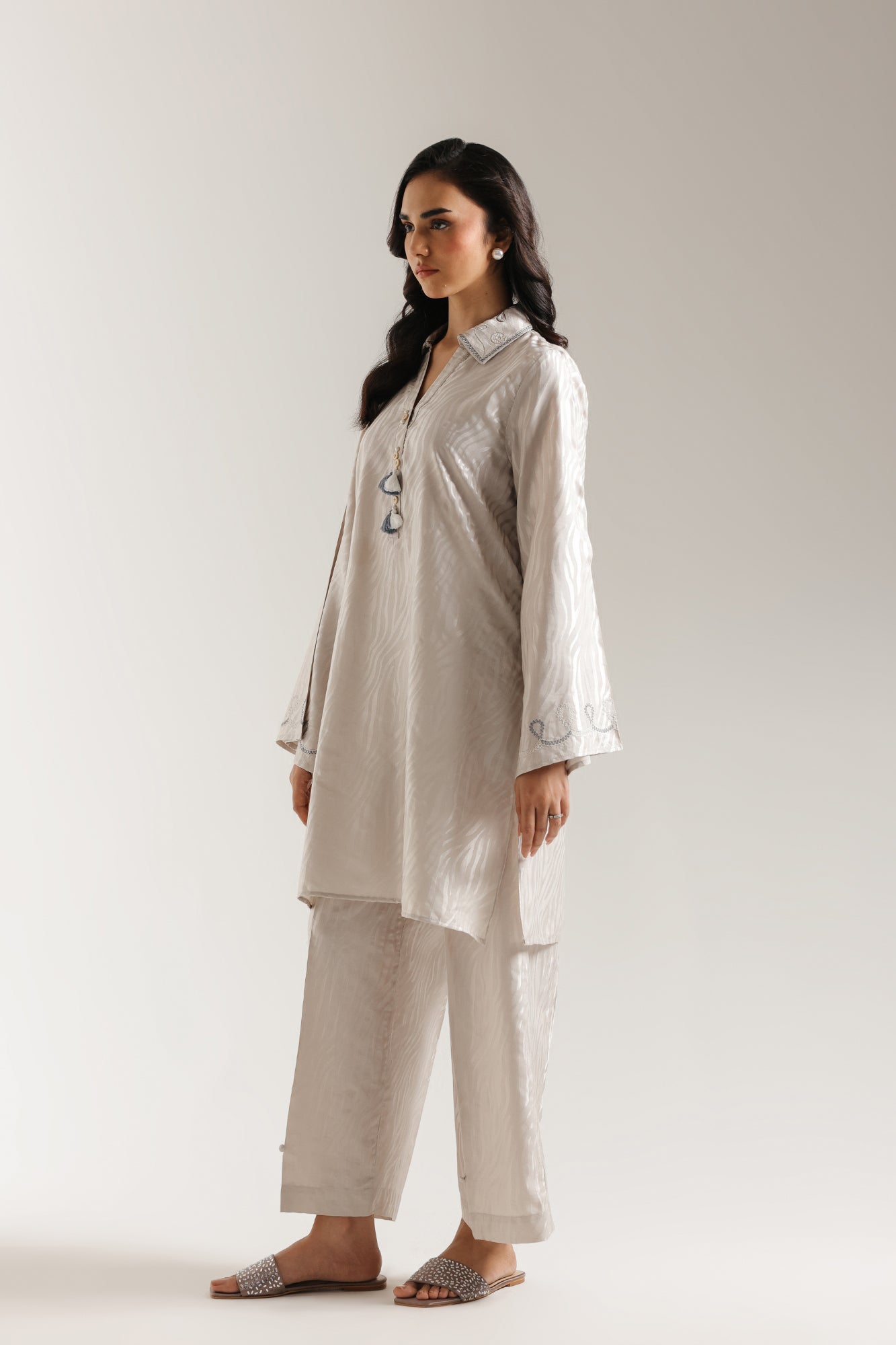 EMBROIDERED SUIT (E6949/102/817)