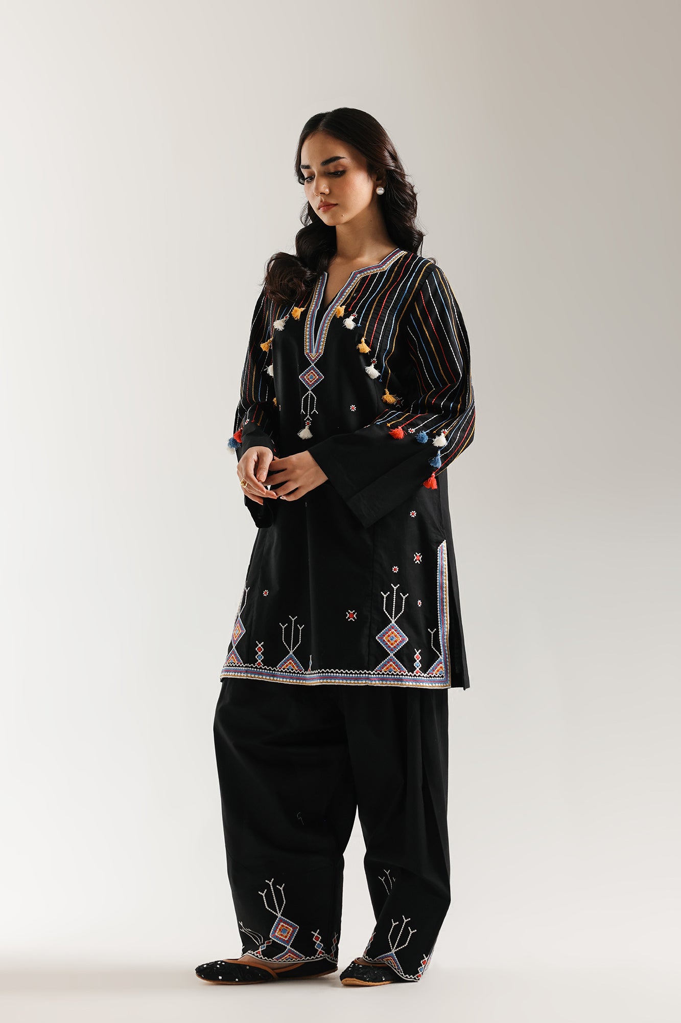 EMBROIDERED SUIT (E6975/102/902)