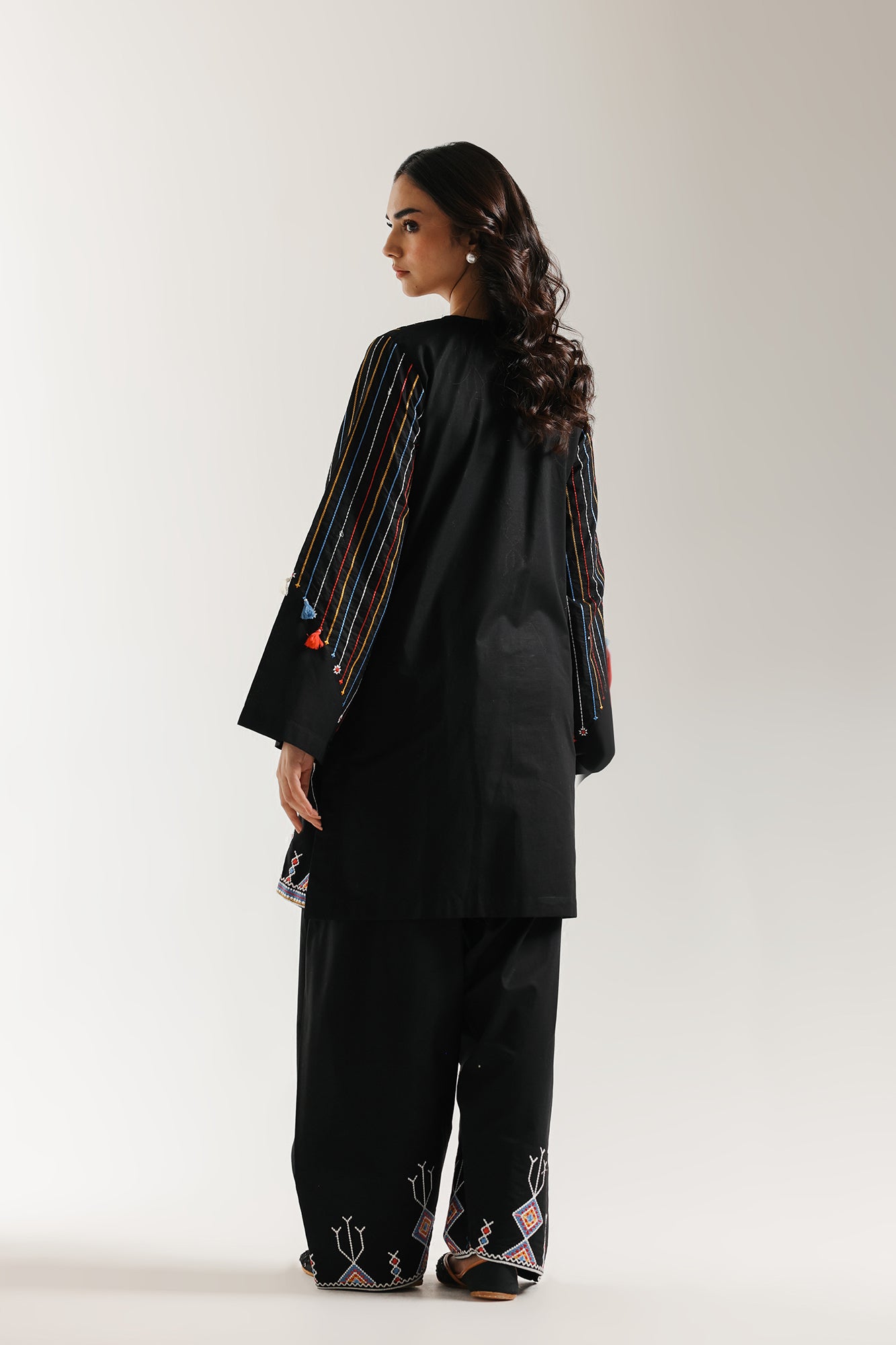 EMBROIDERED SUIT (E6975/102/902)