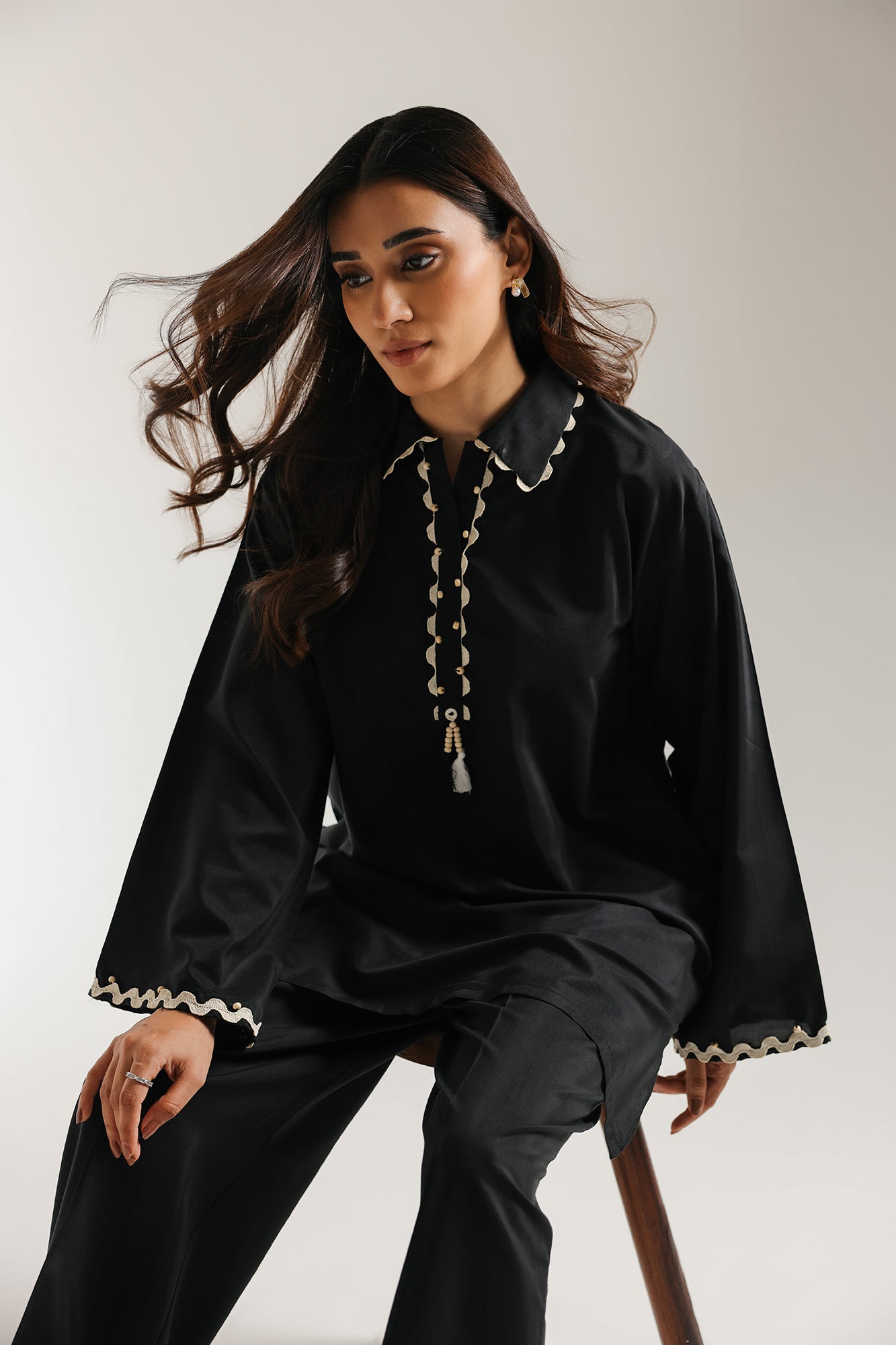 EMBROIDERED SUIT (E6981/102/901)