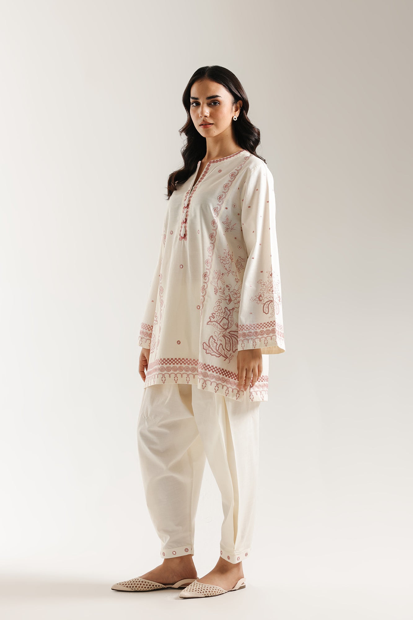 EMBROIDERED SUIT (E7000/102/002)