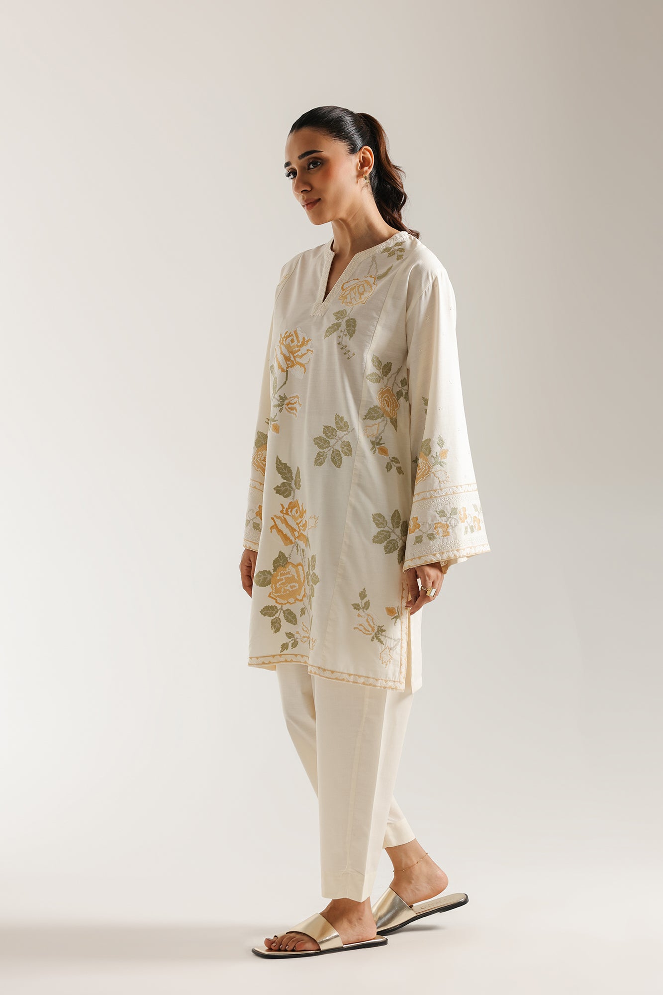 EMBROIDERED SUIT (E7003/102/002)