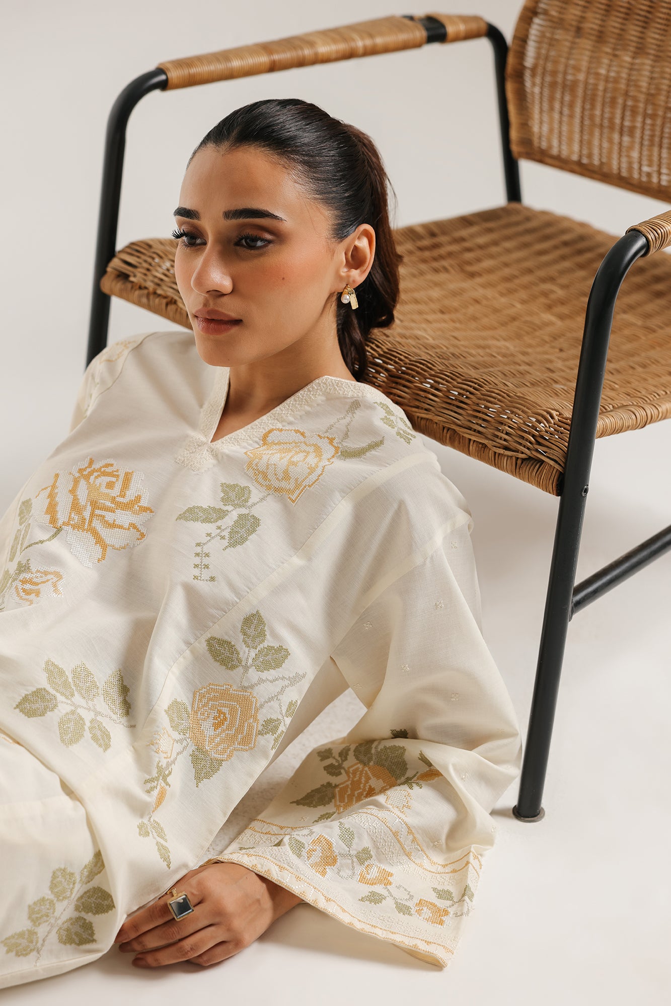 EMBROIDERED SUIT (E7003/102/002)