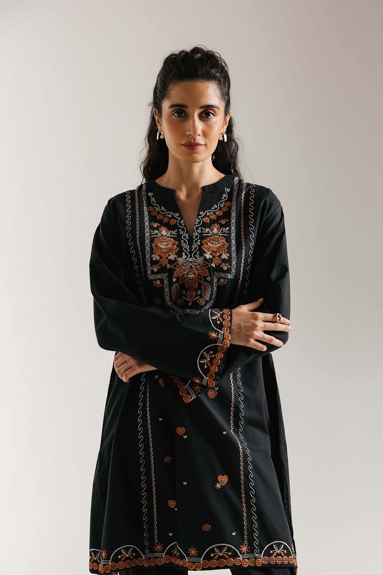 EMBROIDERED SUIT (E7004/102/902)