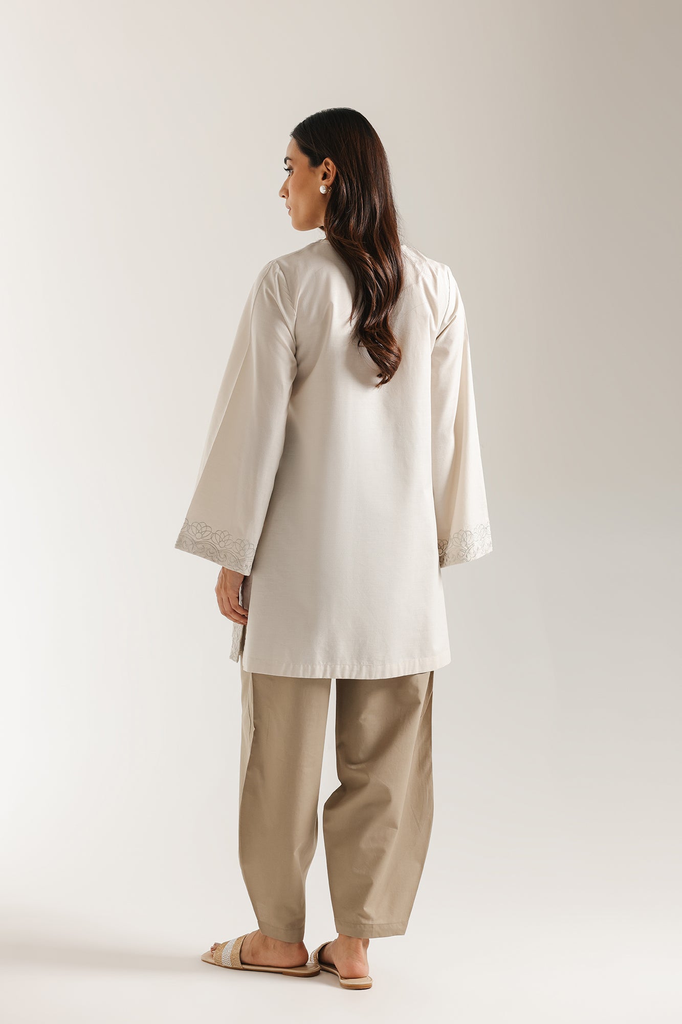 EMBROIDERED SUIT (E7005/102/002)