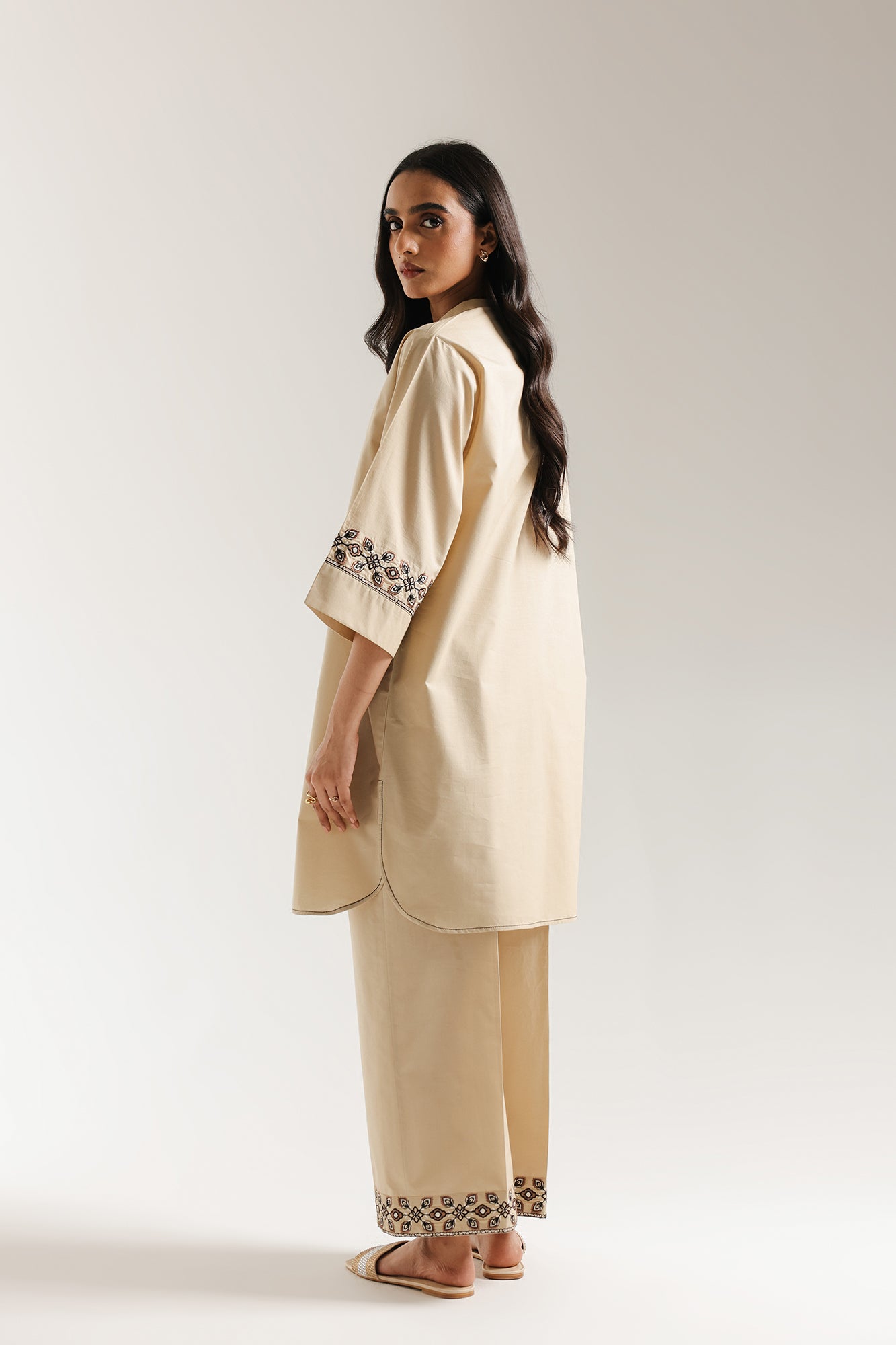 EMBROIDERED SUIT (E7009/102/112)