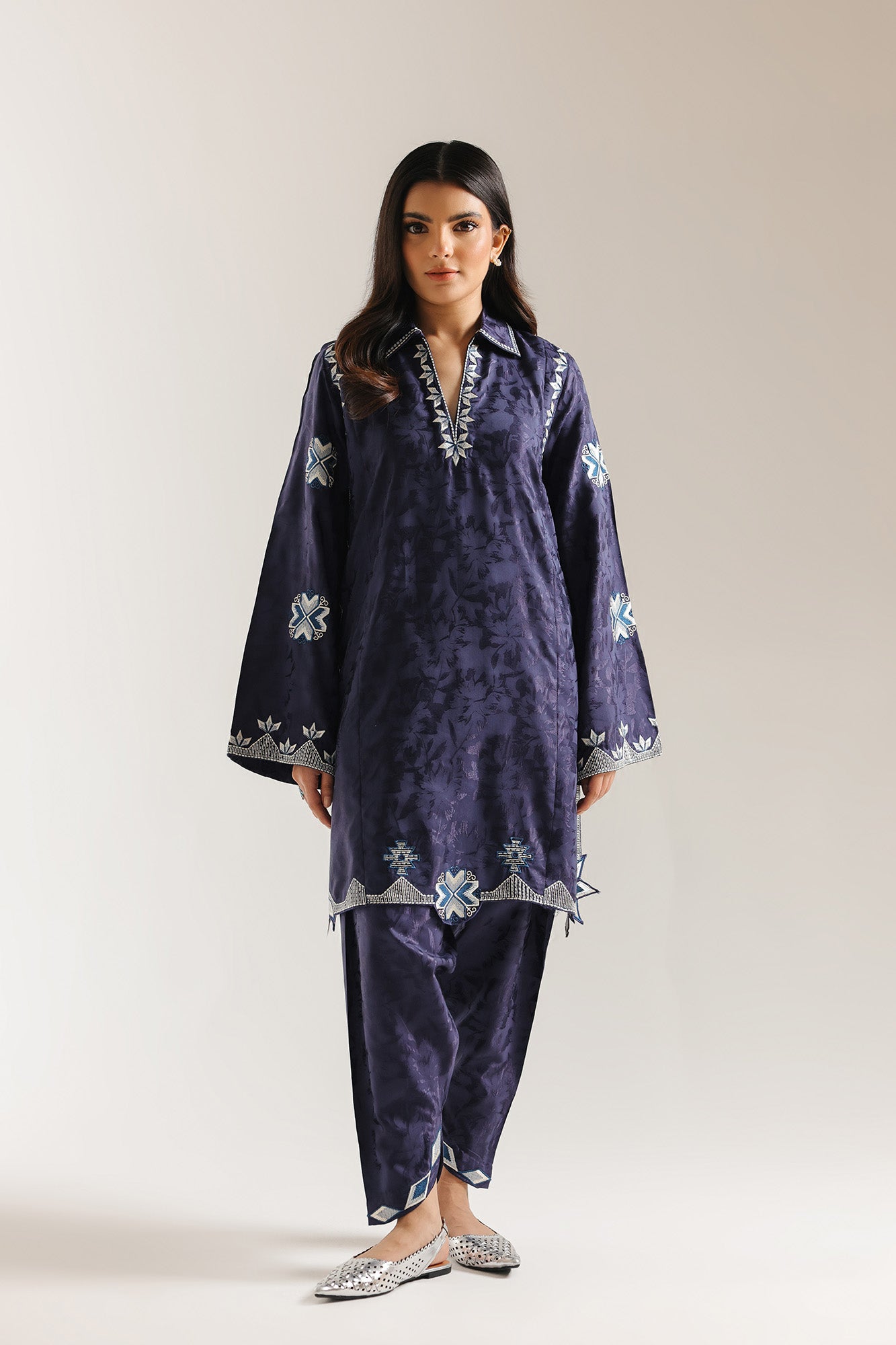 EMBROIDERED SUIT (E7011/102/622)