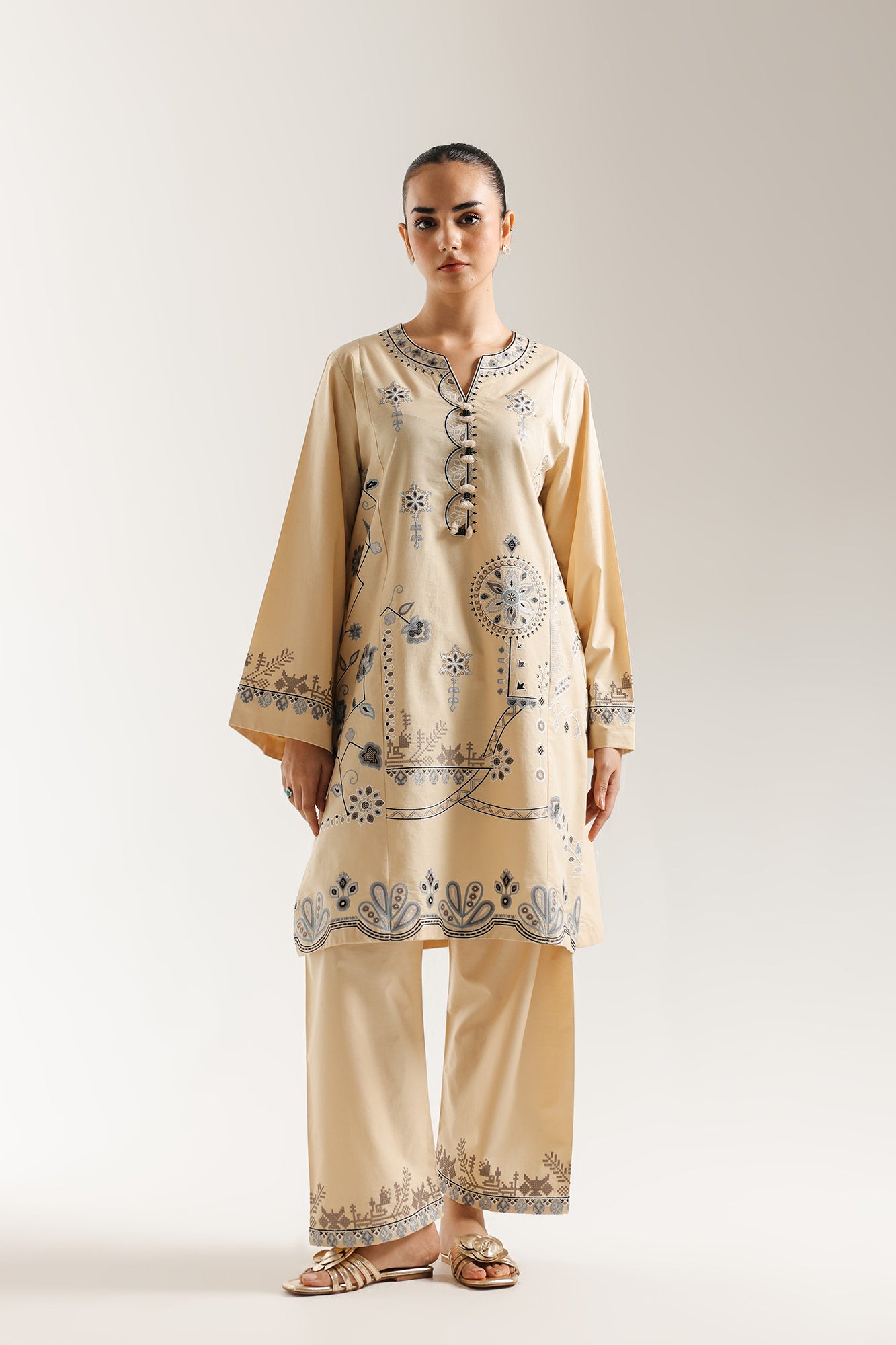 EMBROIDERED SUIT (E7012/102/112)