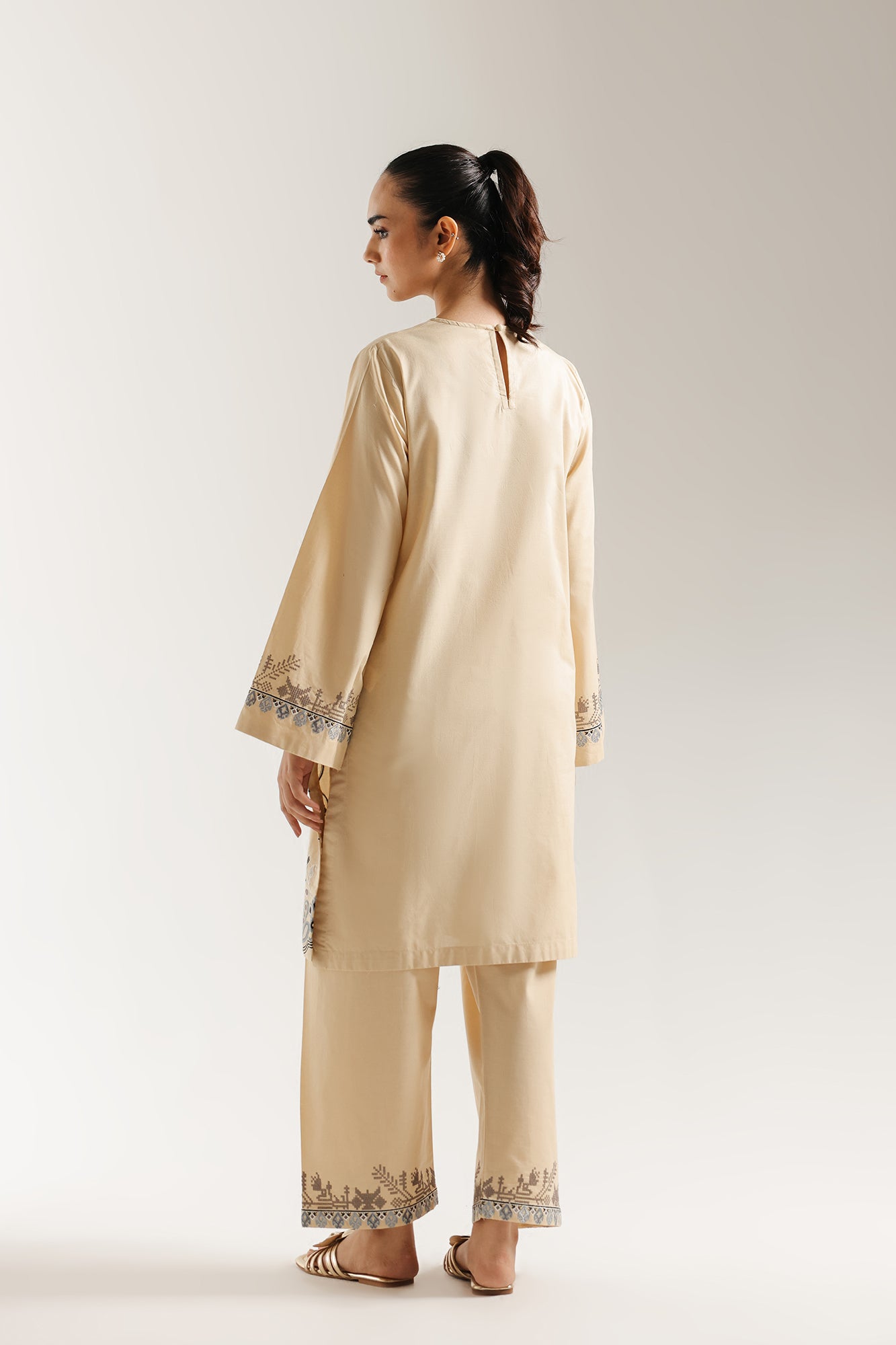 EMBROIDERED SUIT (E7012/102/112)