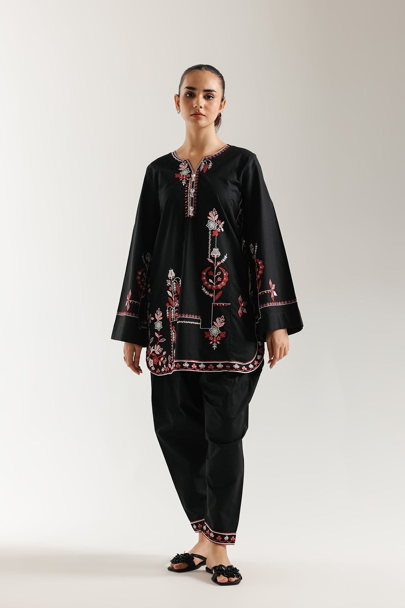 EMBROIDERED SUIT (E7013/102/902)