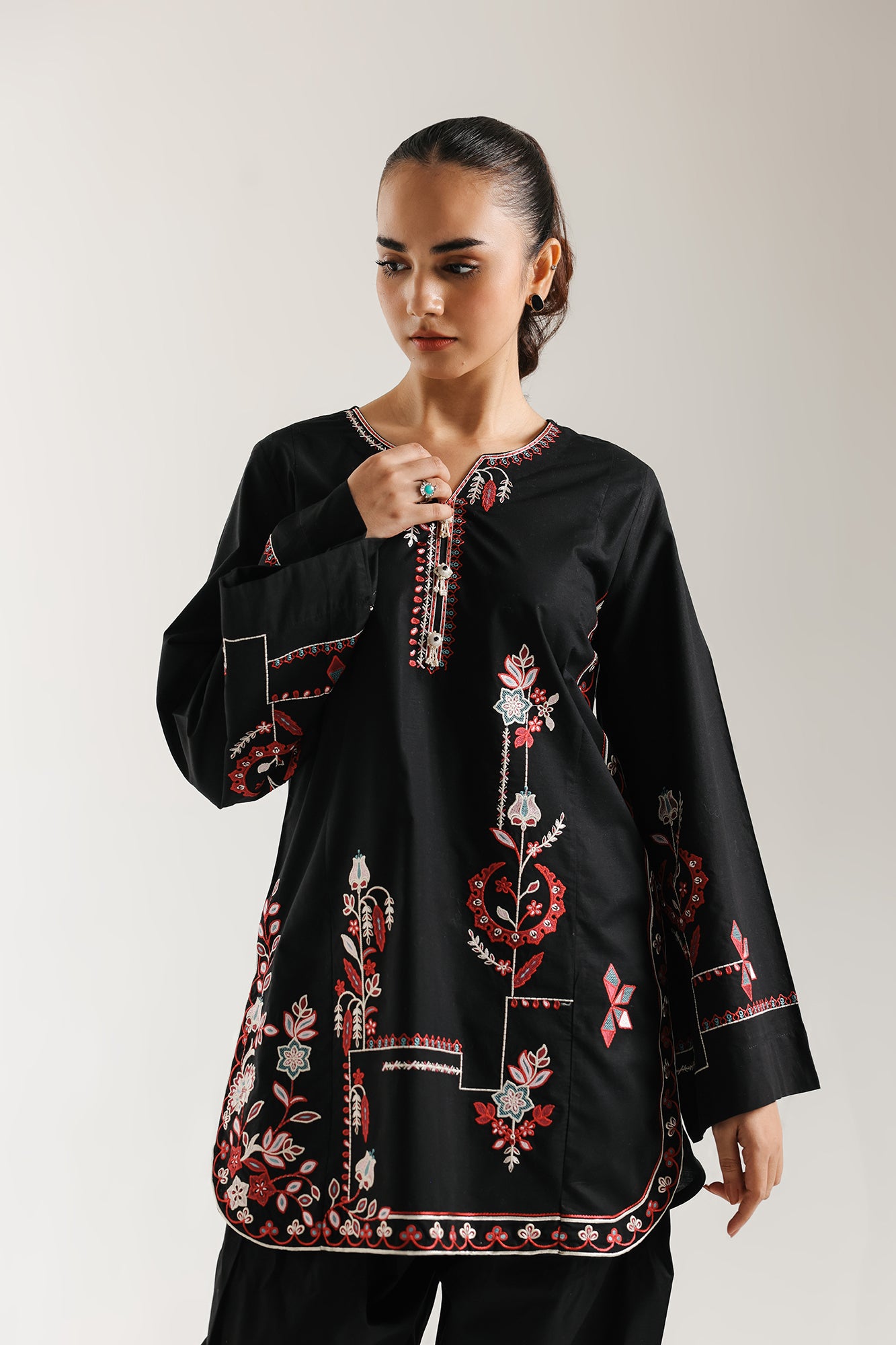 EMBROIDERED SUIT (E7013/102/902)