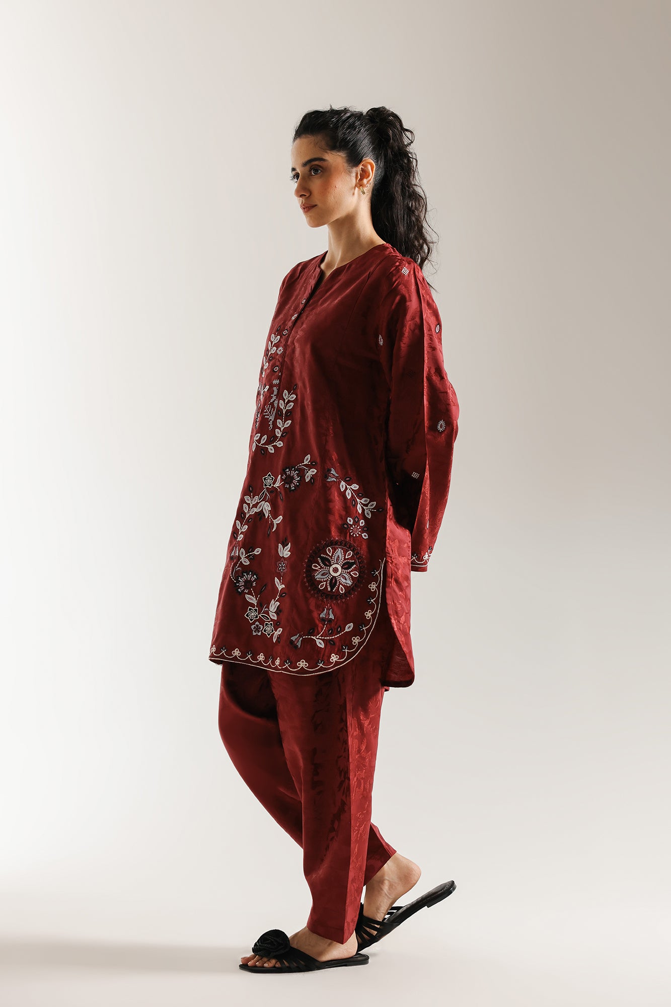 EMBROIDERED SUIT (E7021/102/402)