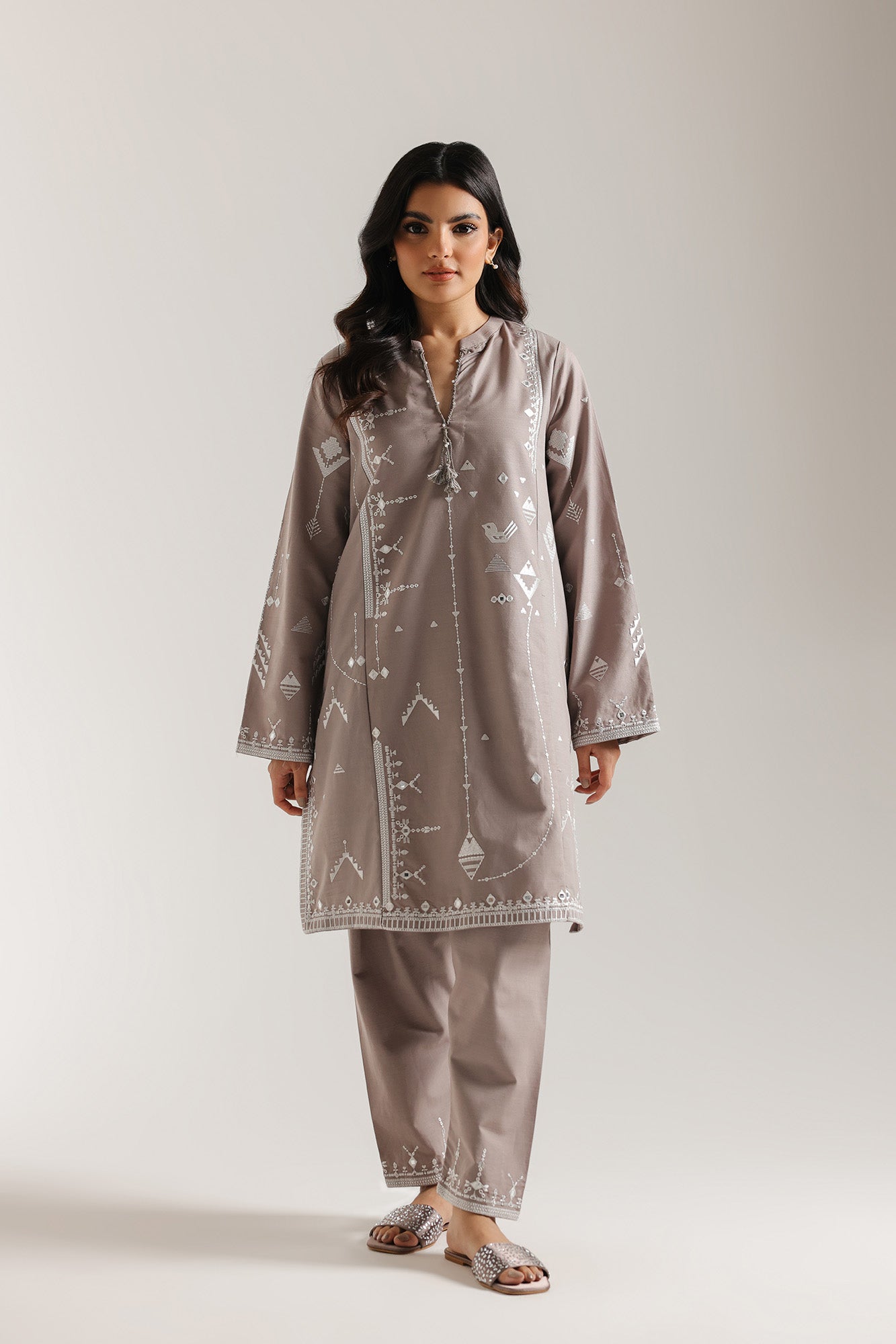 EMBROIDERED SUIT (E7033/102/817)