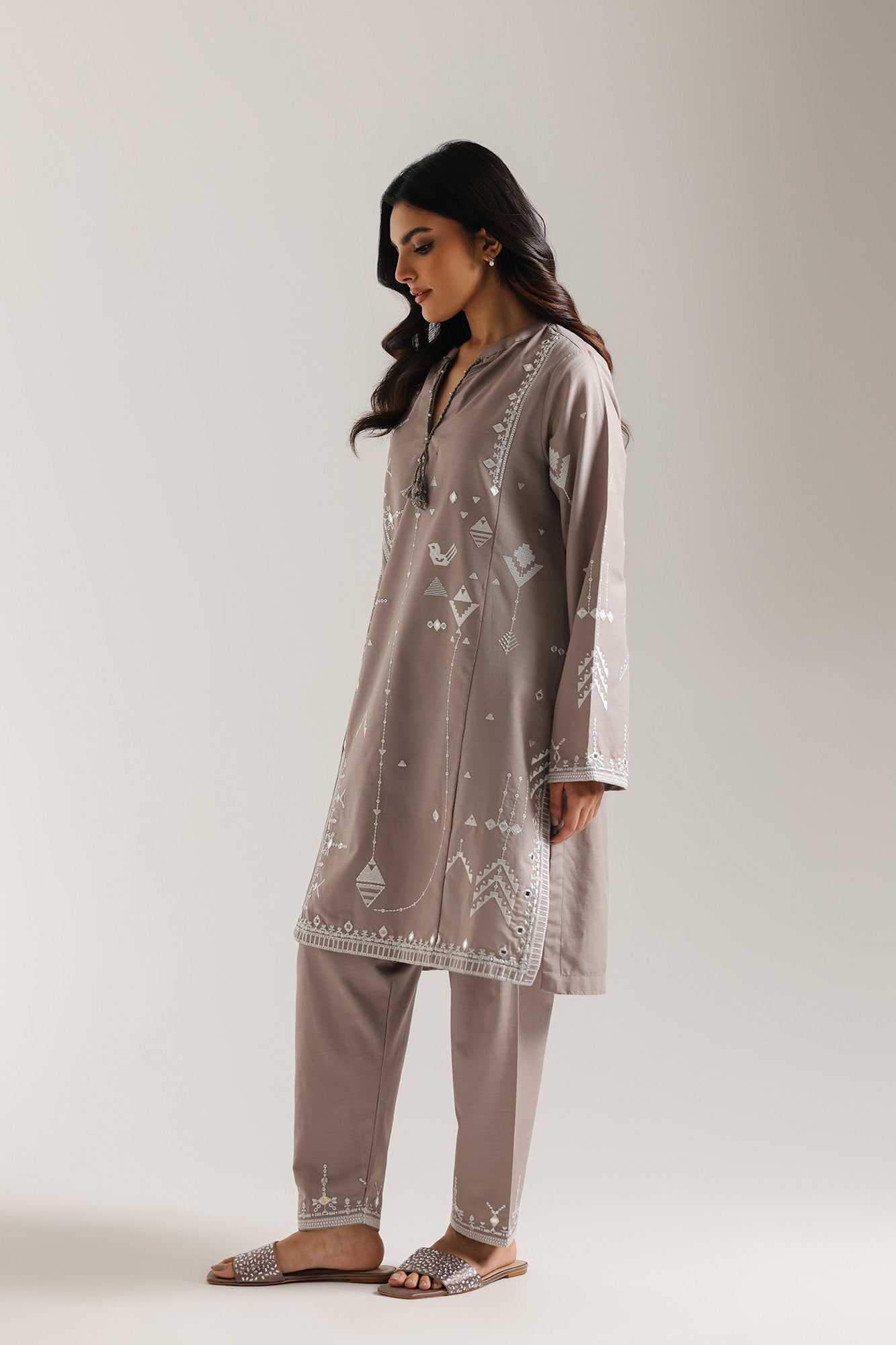 EMBROIDERED SUIT (E7033/102/817)