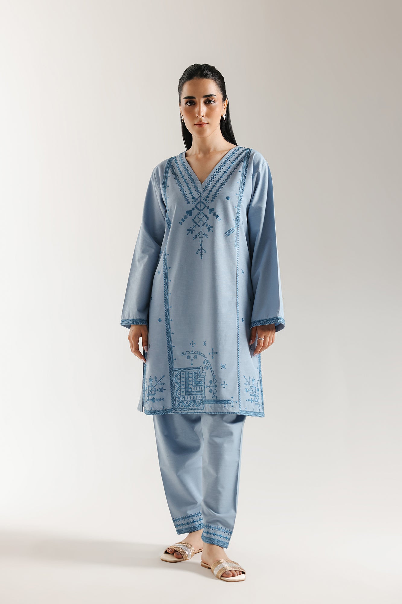 EMBROIDERED SUIT (E7034/102/609)