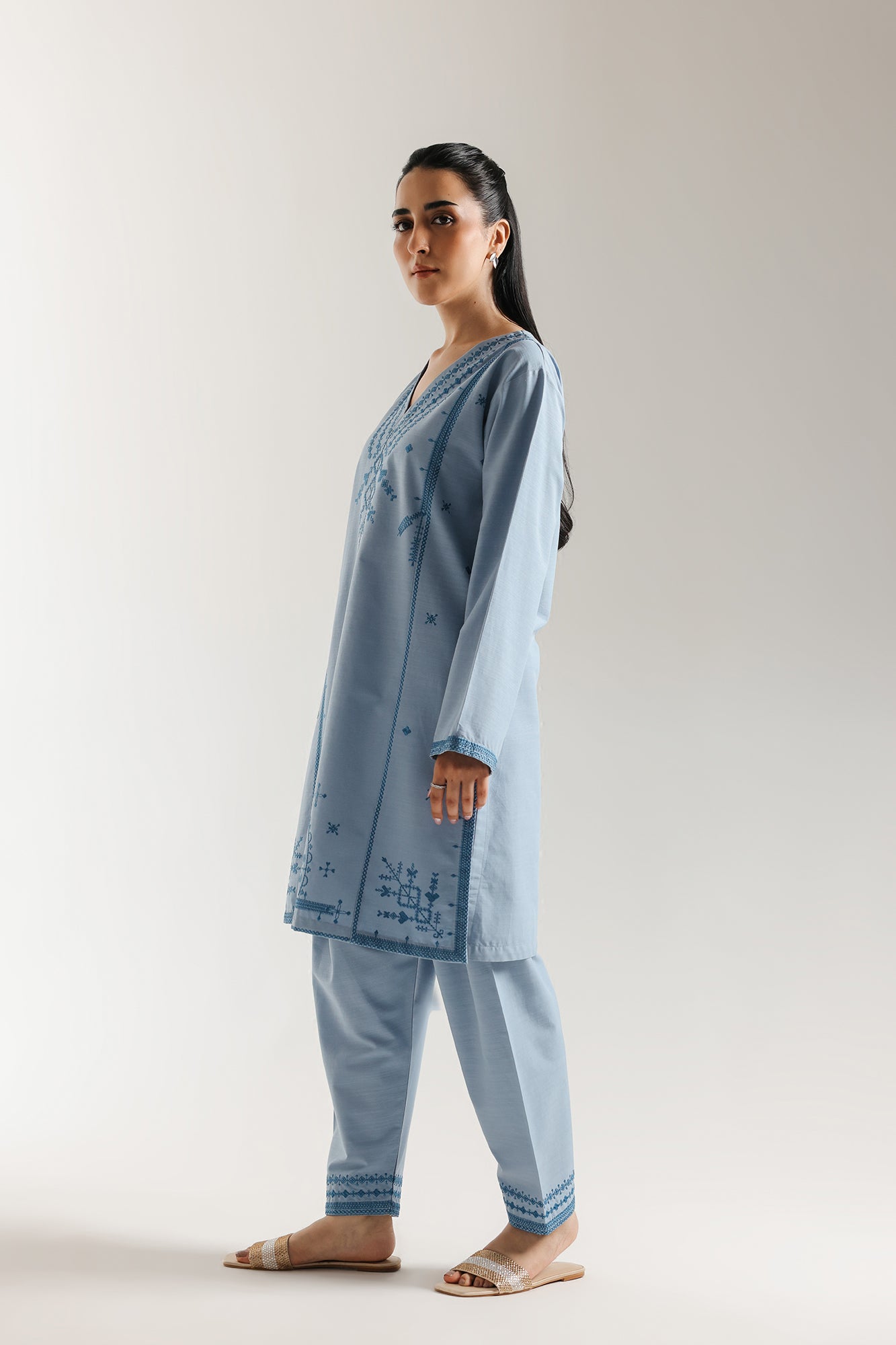 EMBROIDERED SUIT (E7034/102/609)