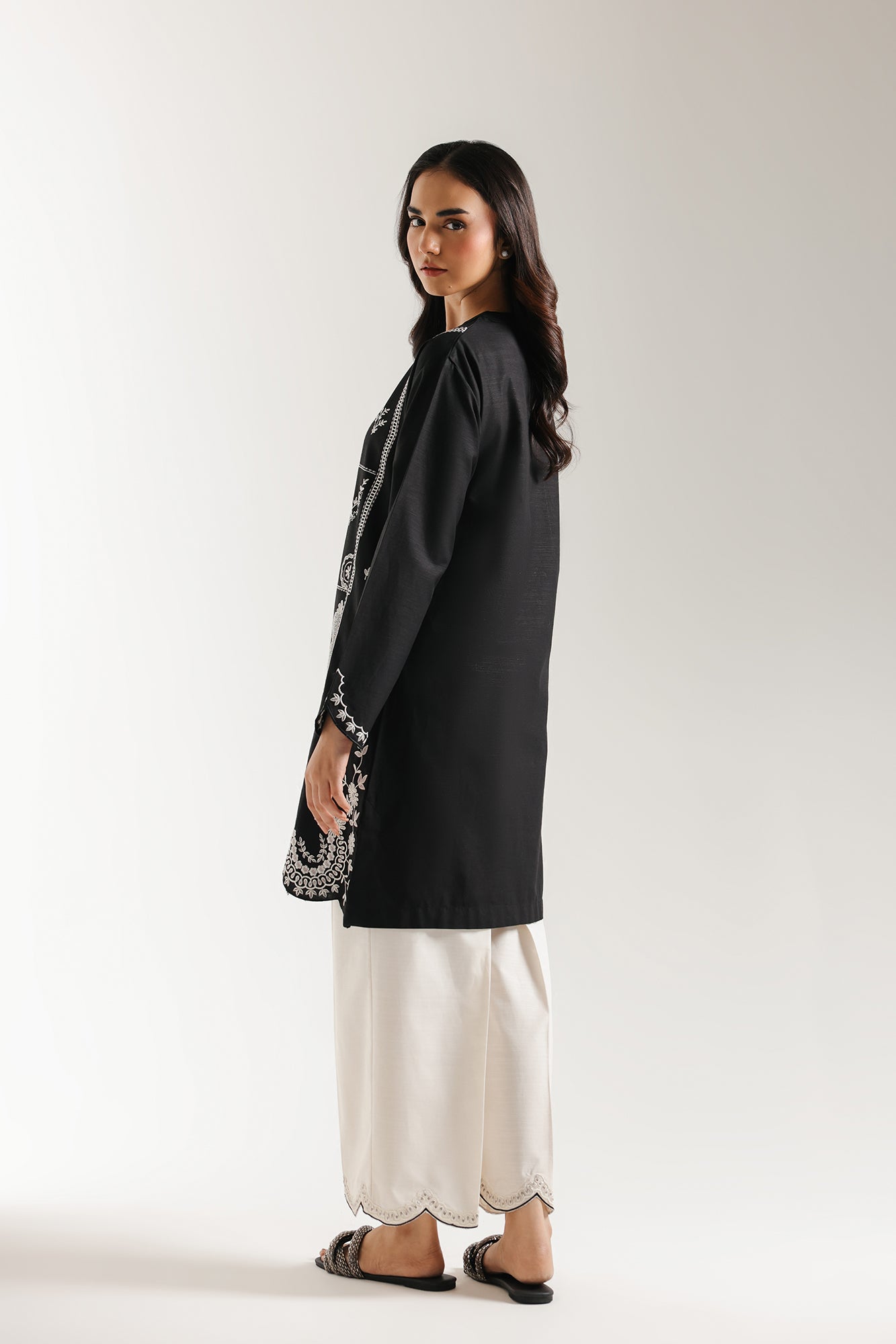 EMBROIDERED SUIT (E7035/102/902)