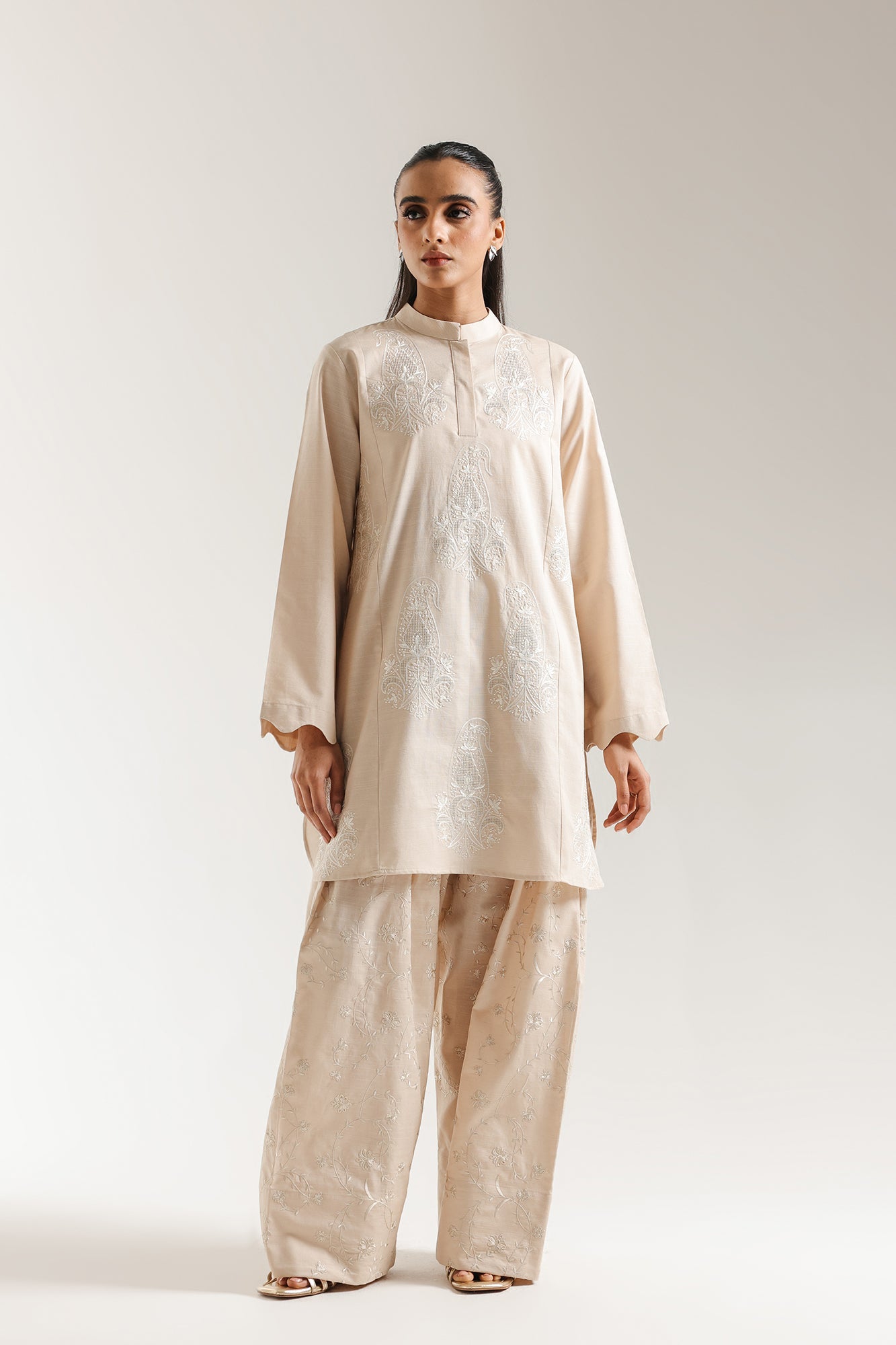 EMBROIDERED SUIT (E7042/102/002)