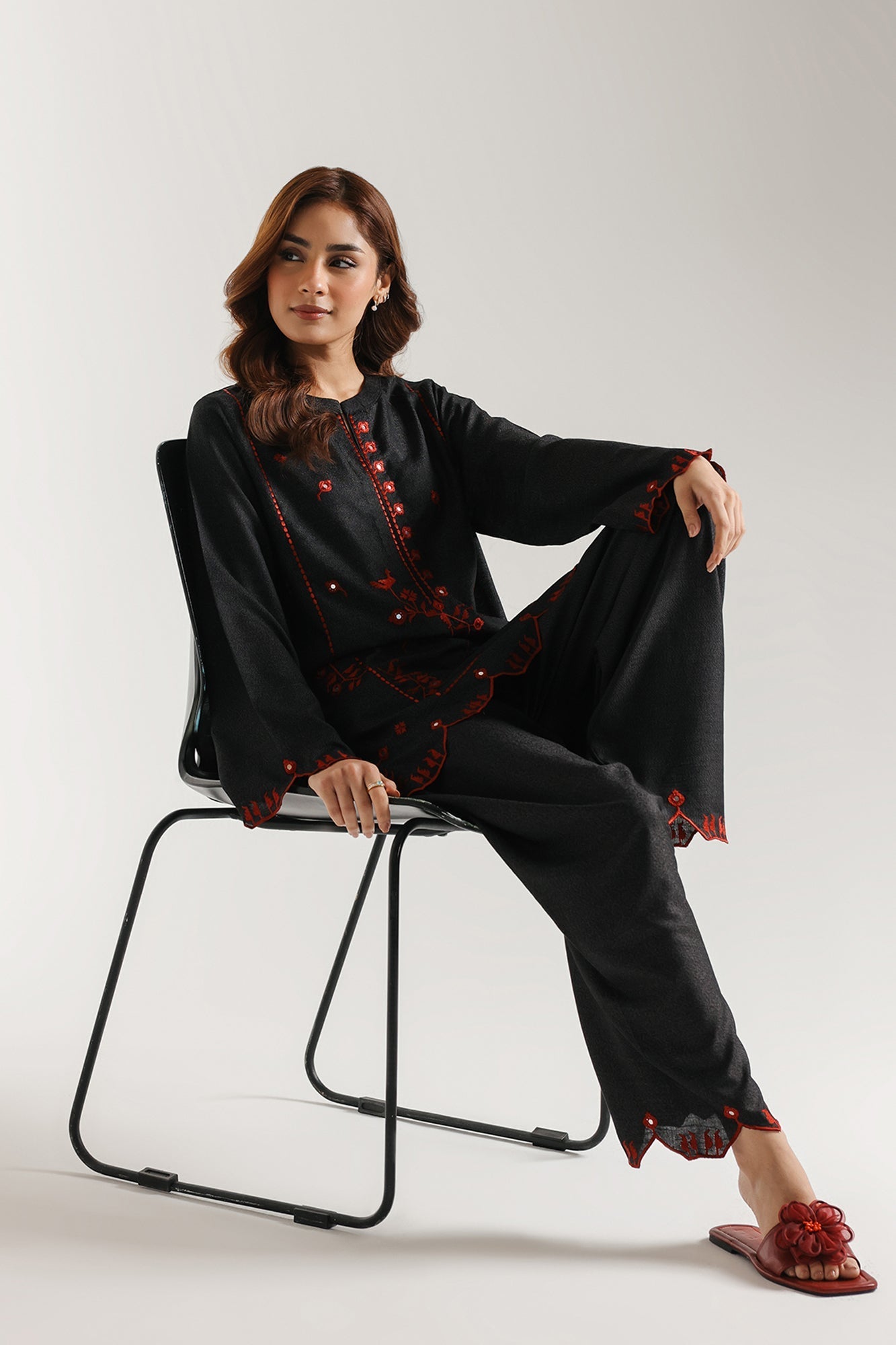 EMBROIDERED SUIT (E7044/102/902)