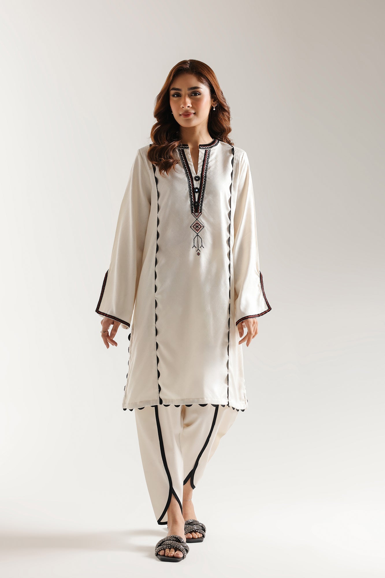 EMBROIDERED SUIT (E7218/102/002)