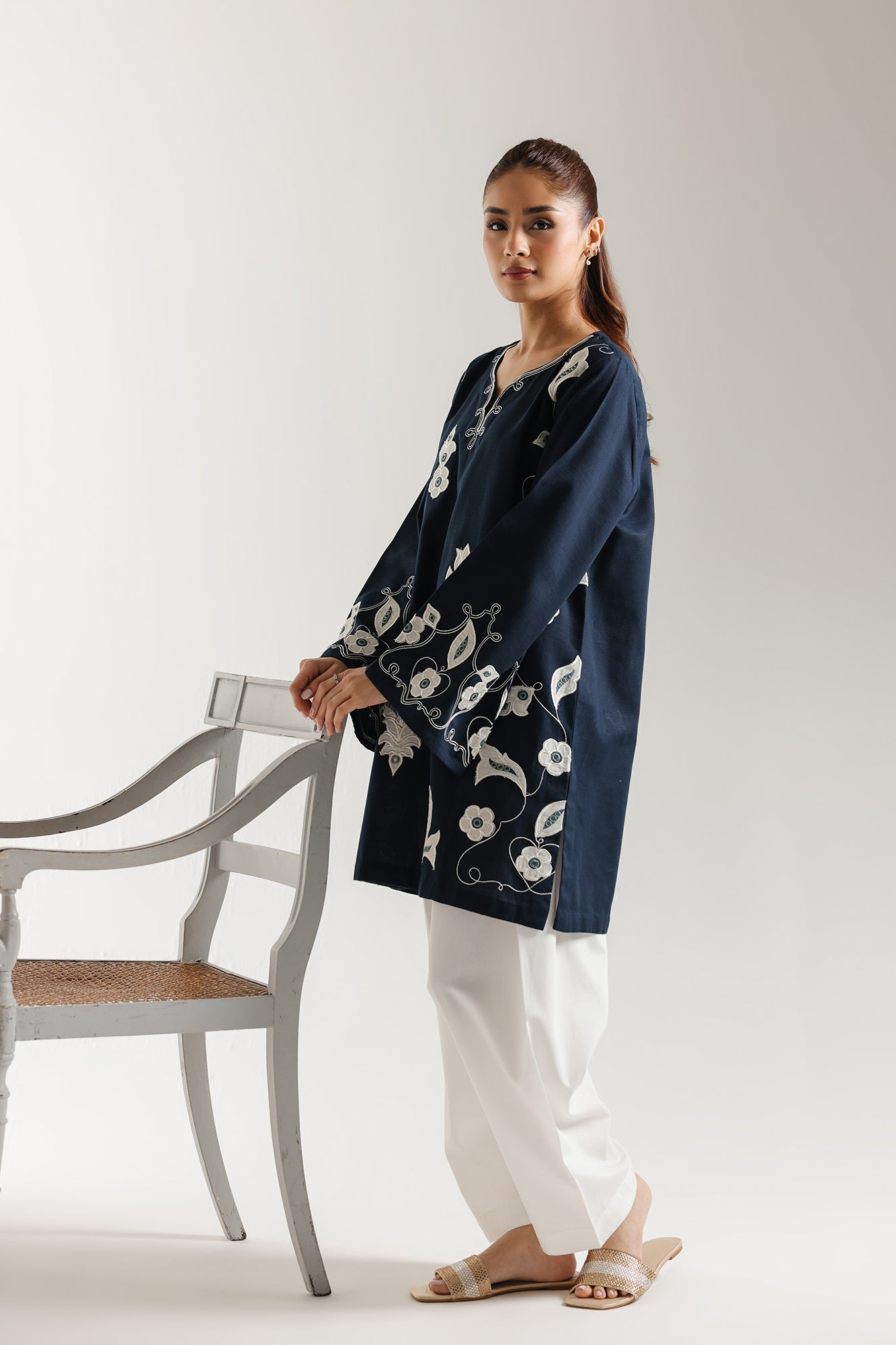 EMBROIDERED SHIRT (E7222/102/618)