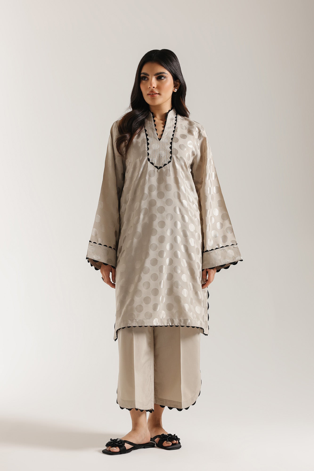 EMBROIDERED SUIT (E7233/102/006)