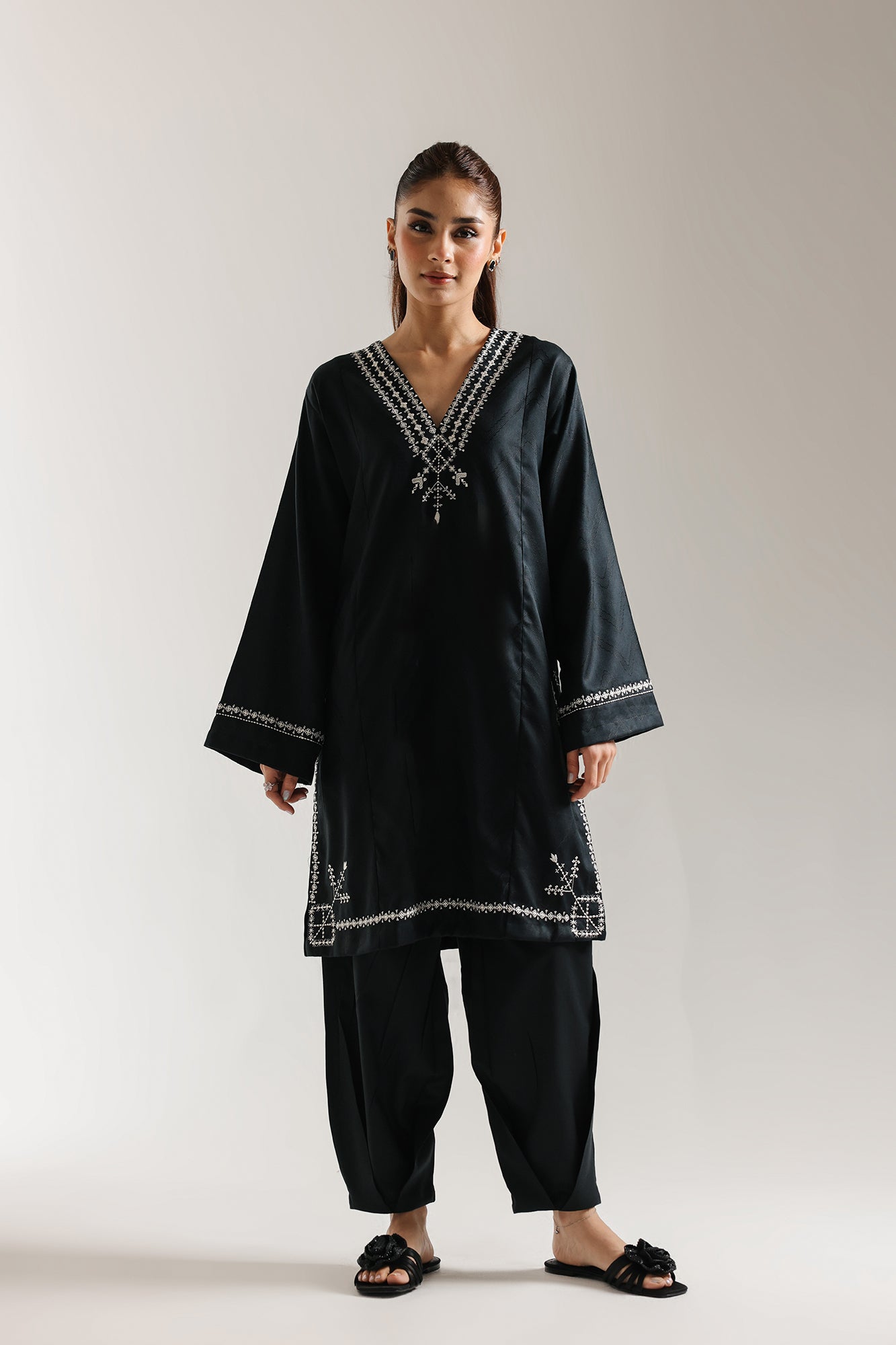 EMBROIDERED SUIT (E7234/102/902)