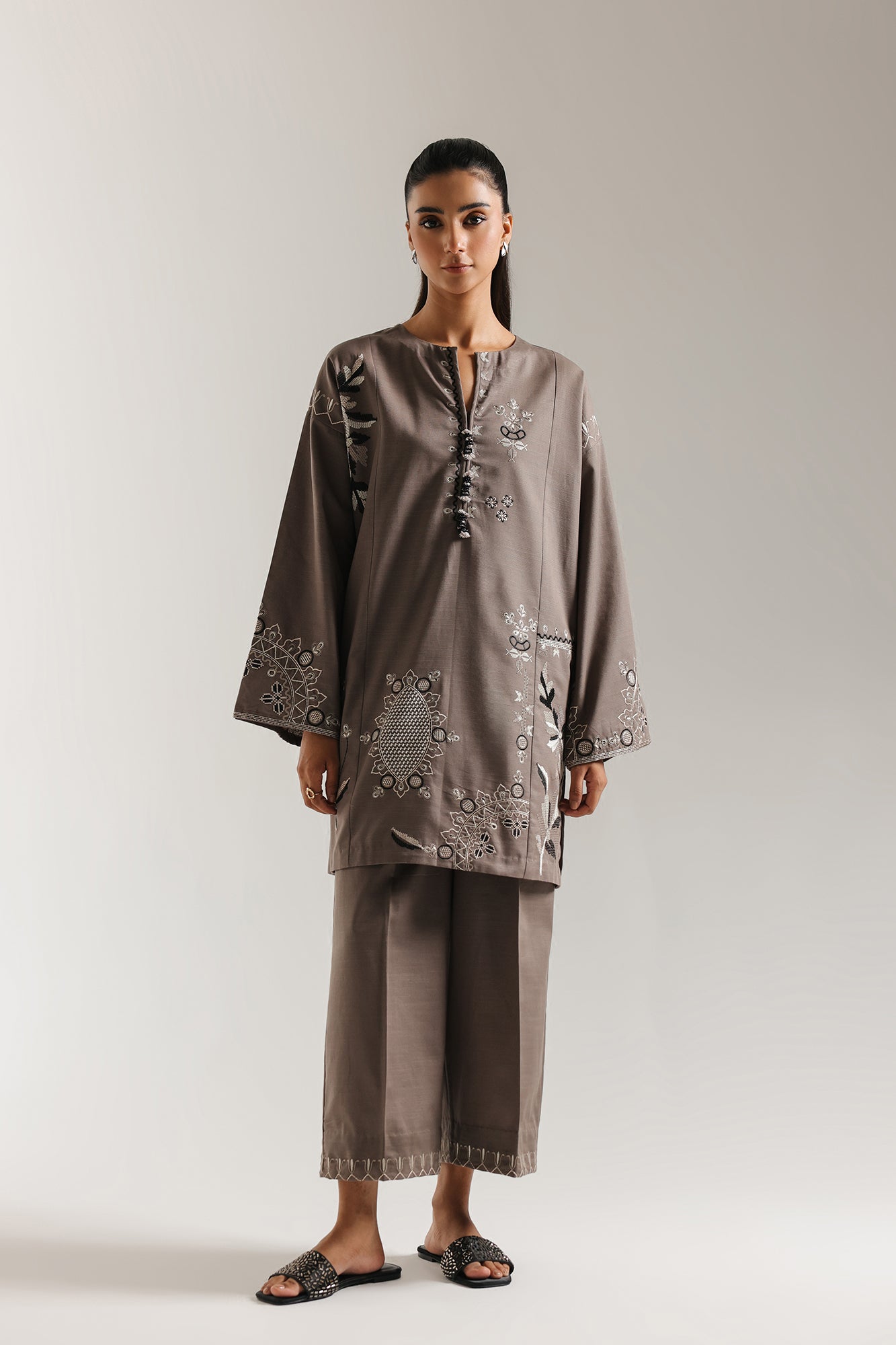 EMBROIDERED SUIT (E7238/102/119)