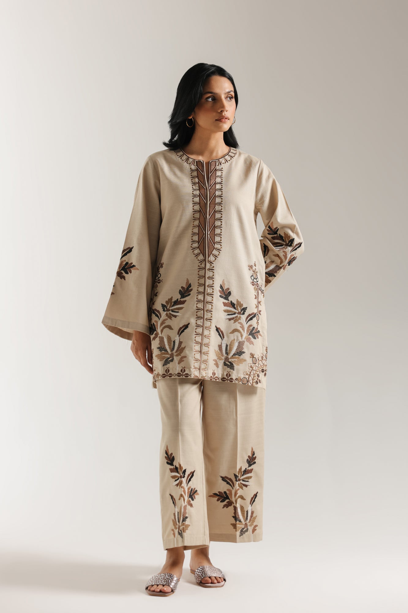 EMBROIDERED SUIT (E7239/102/112)