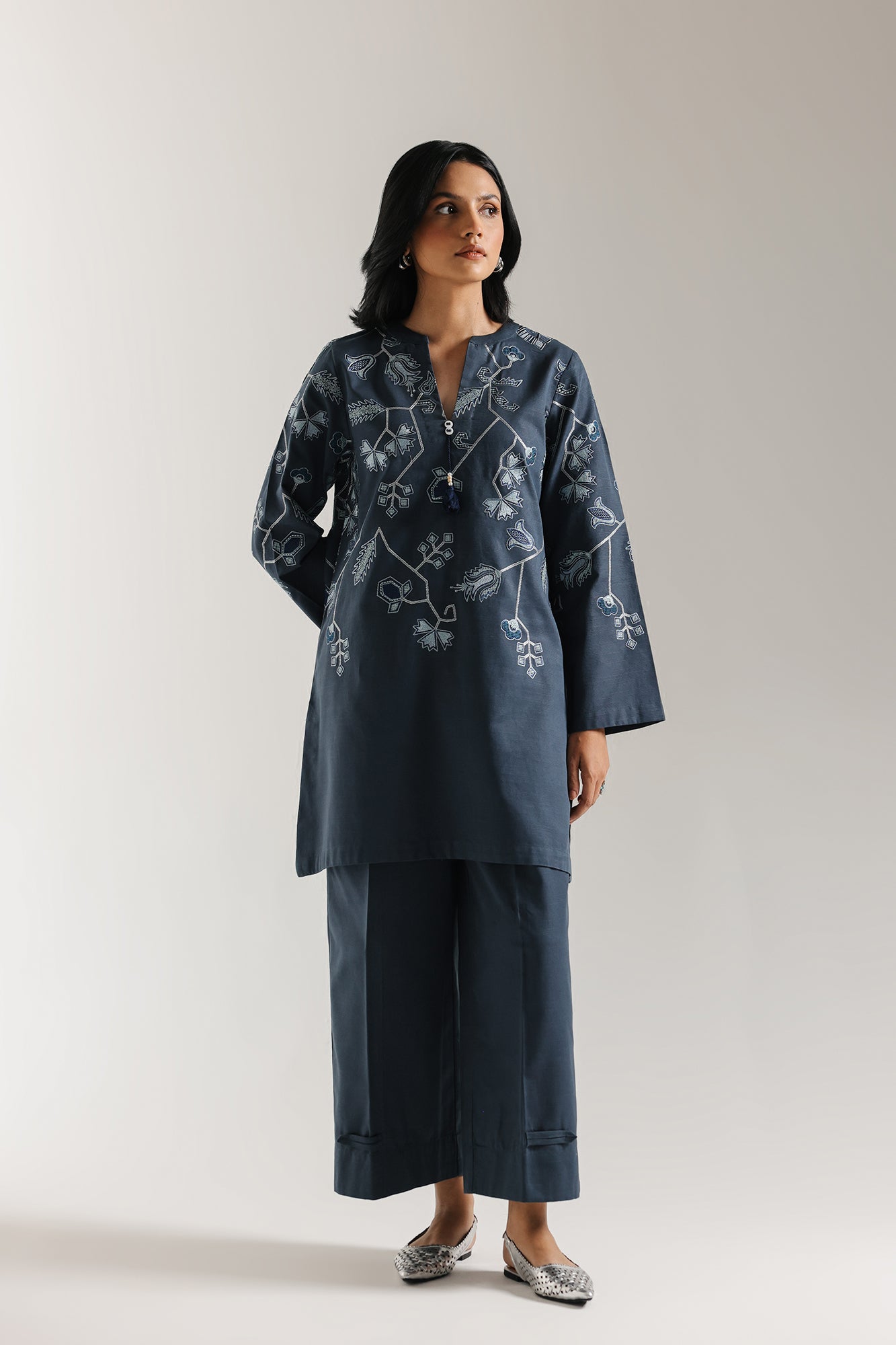 EMBROIDERED SUIT (E7240/102/602)